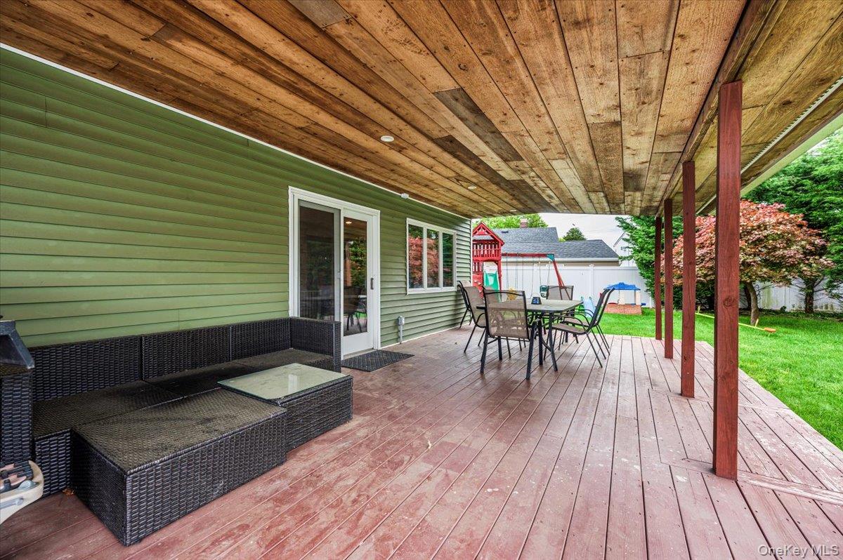 #10 photo, 5 Stonecutter Road, Levittown , NY 11756