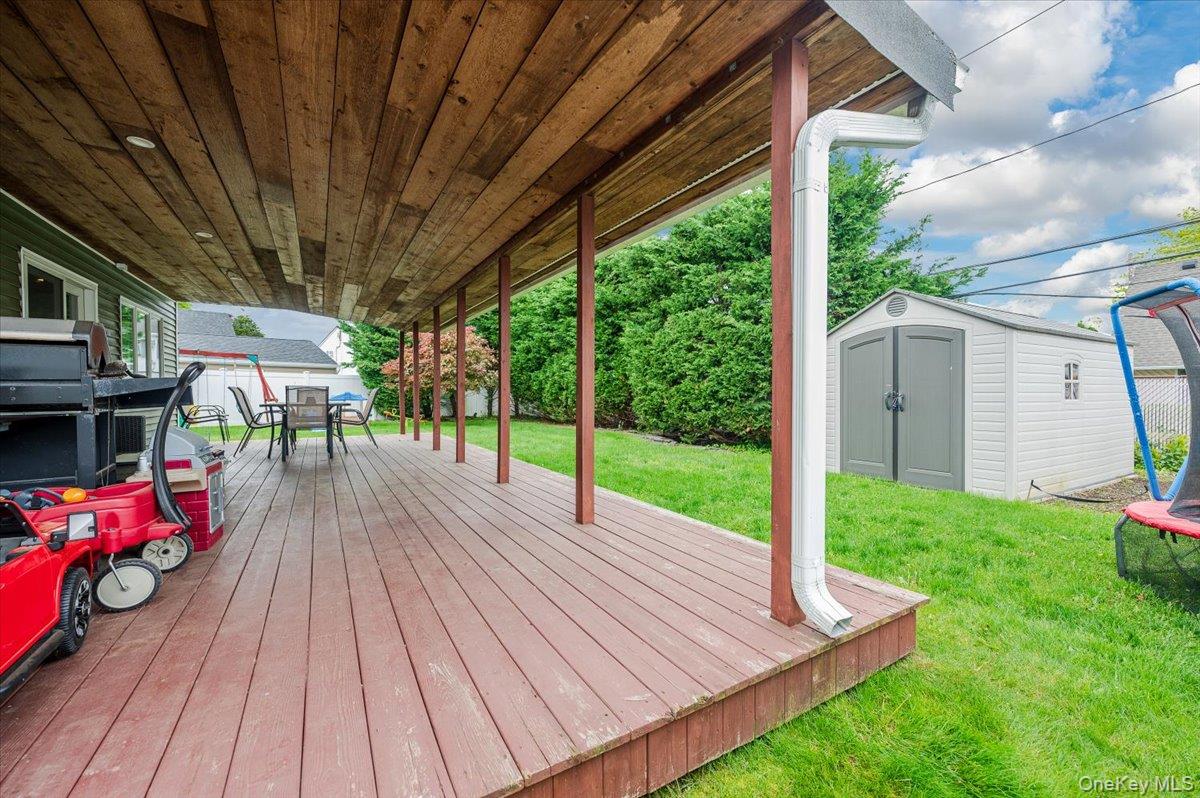 #11 photo, 5 Stonecutter Road, Levittown , NY 11756