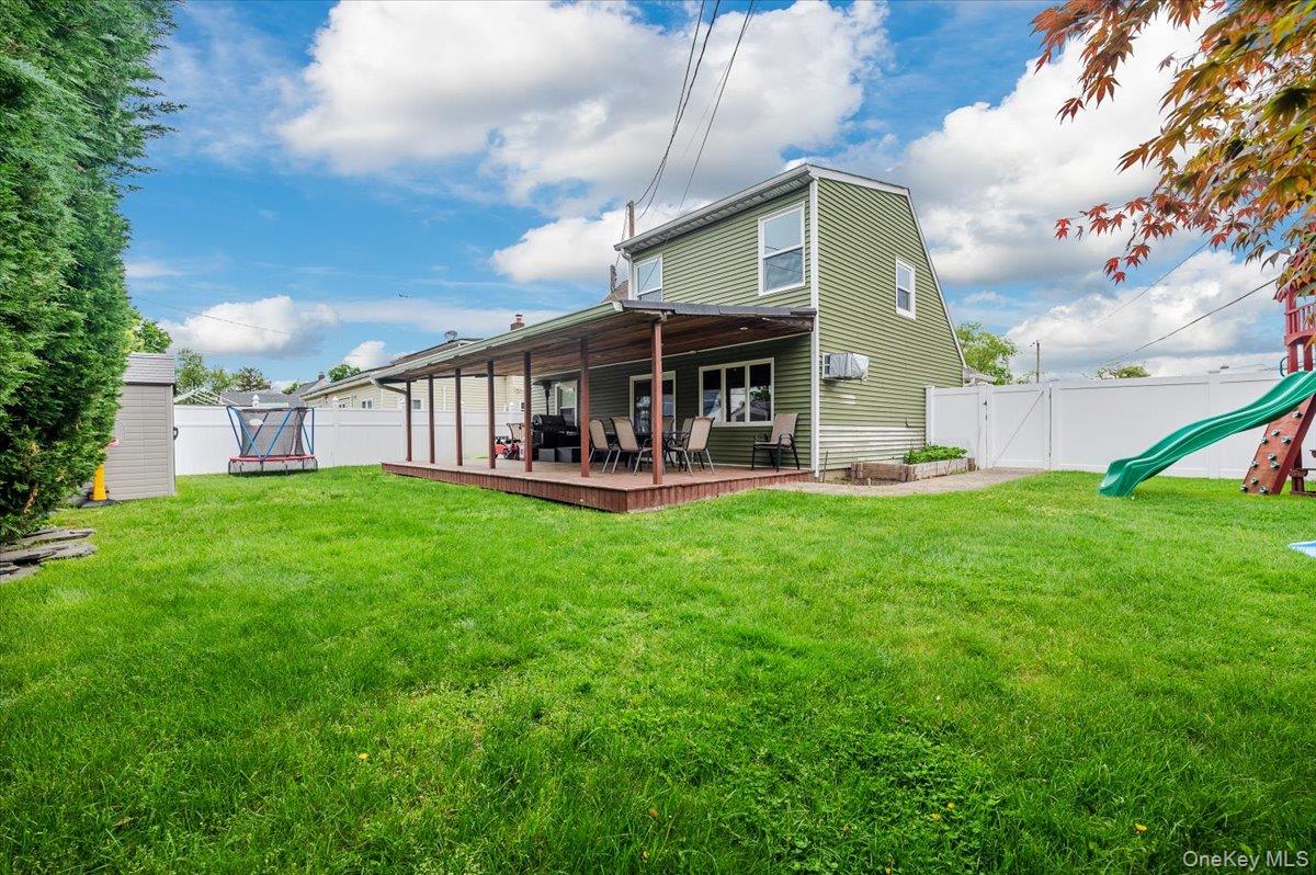 #14 photo, 5 Stonecutter Road, Levittown , NY 11756