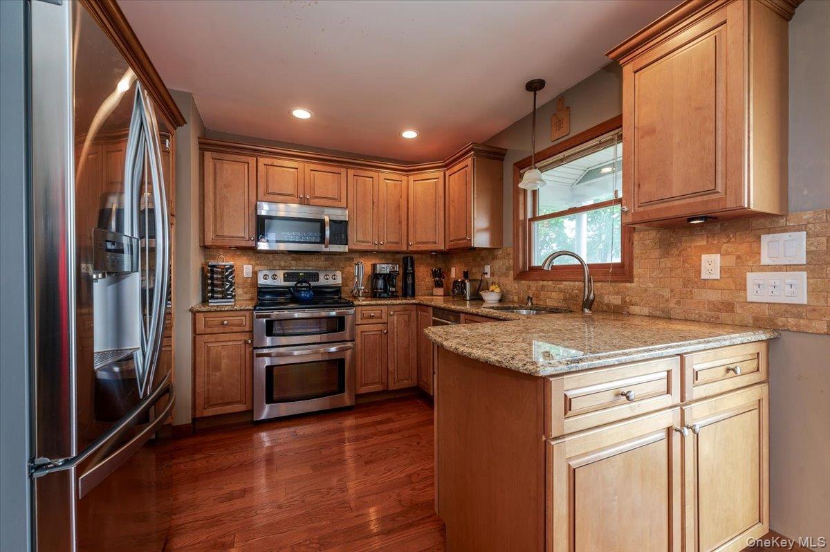 #3 photo, 5 Stonecutter Road, Levittown , NY 11756