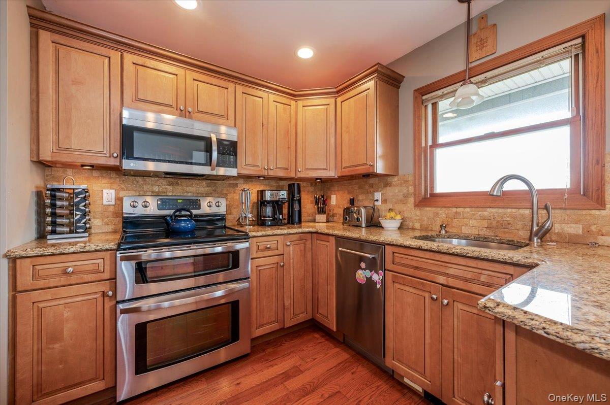 #4 photo, 5 Stonecutter Road, Levittown , NY 11756