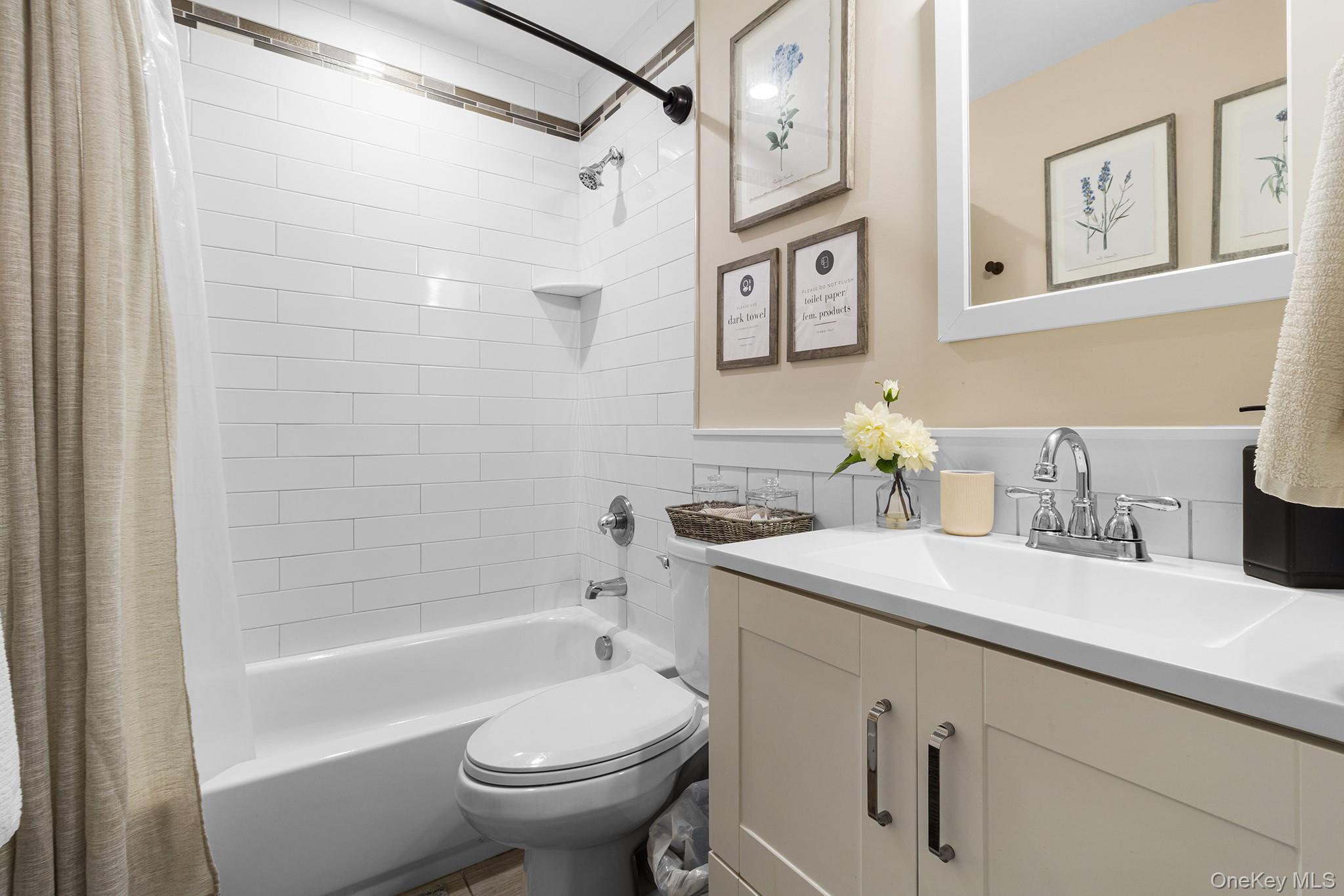 #11 photo, 14 E 5th Street, Huntington , NY 11746