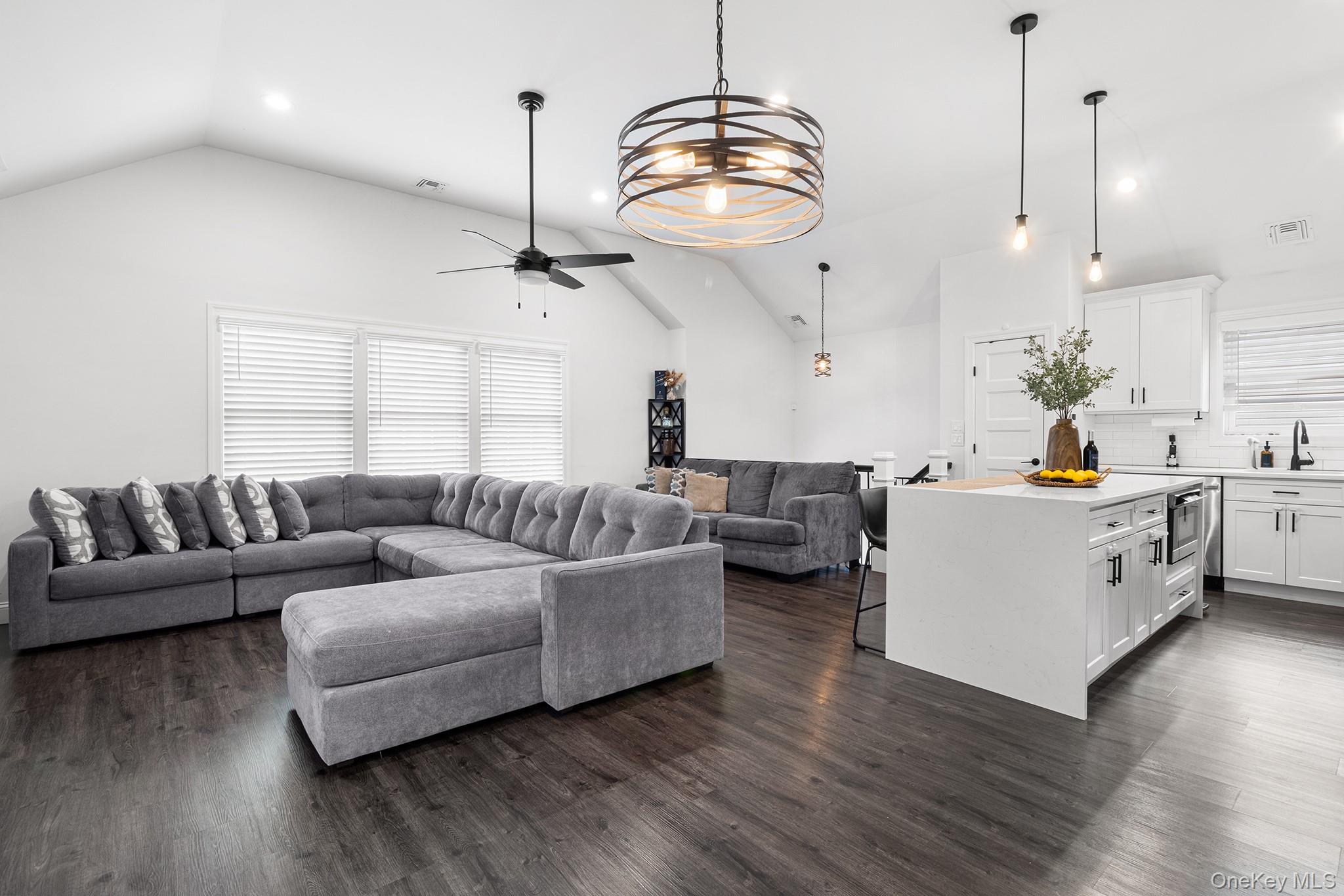 #13 photo, 14 E 5th Street, Huntington , NY 11746