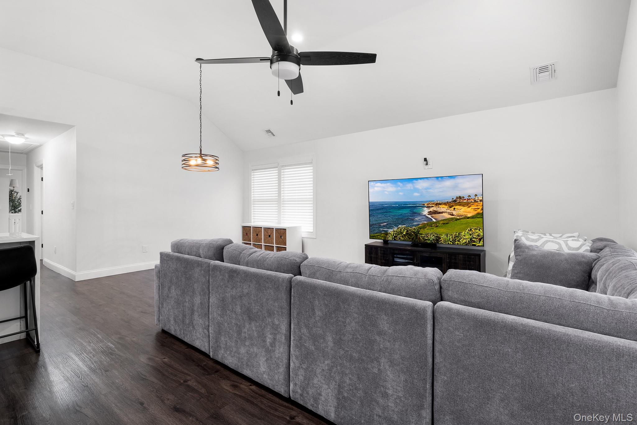 #14 photo, 14 E 5th Street, Huntington , NY 11746