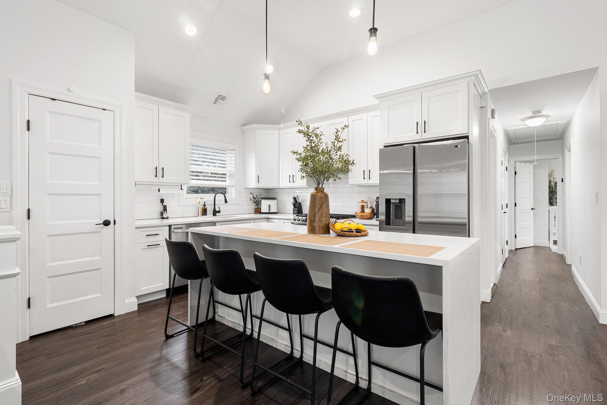 #15 photo, 14 E 5th Street, Huntington , NY 11746