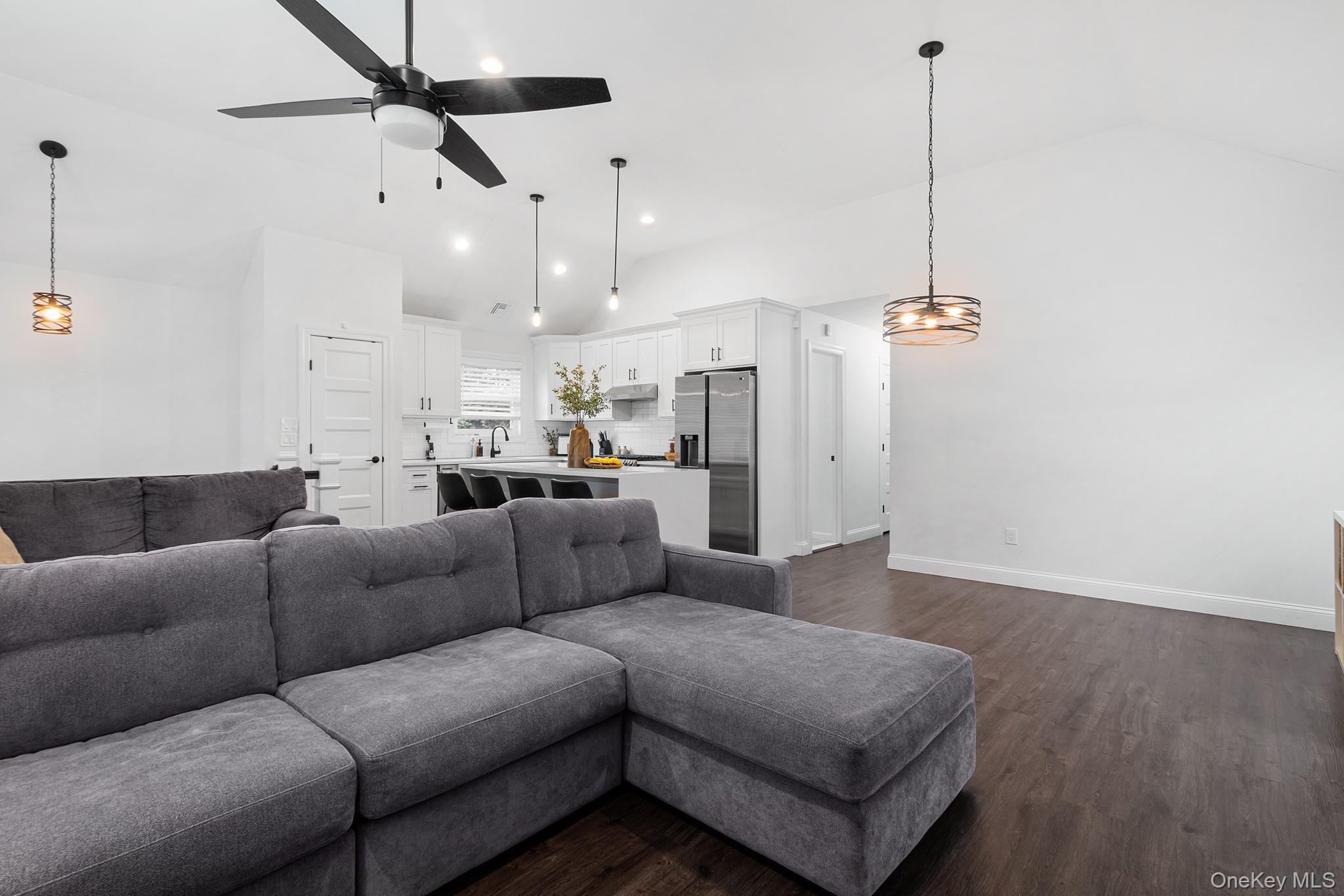 #18 photo, 14 E 5th Street, Huntington , NY 11746