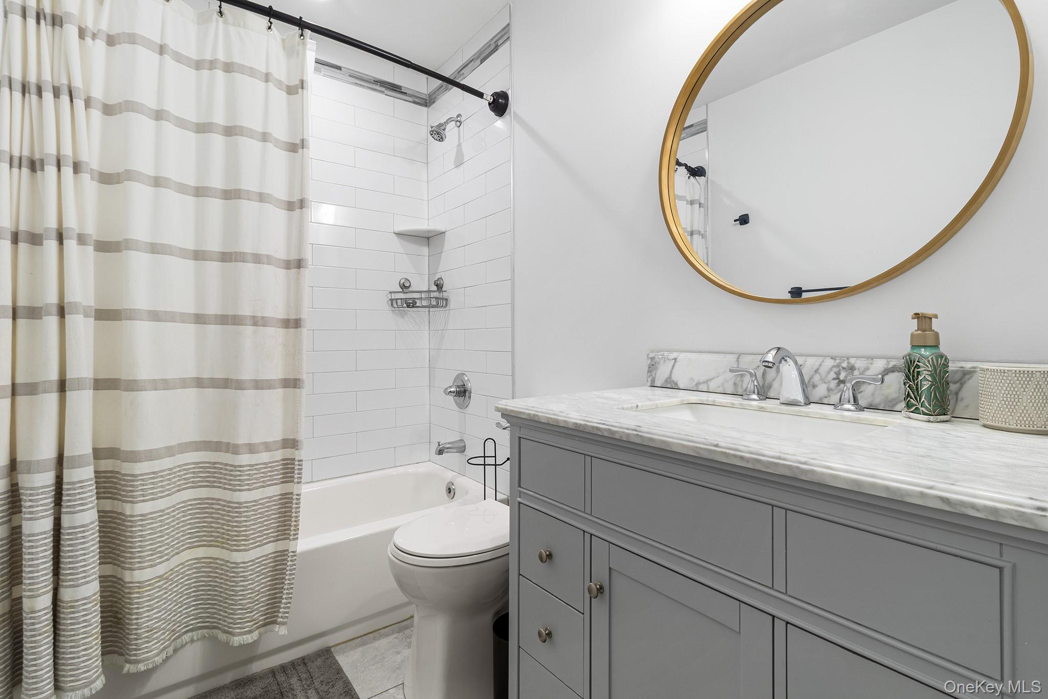 #19 photo, 14 E 5th Street, Huntington , NY 11746