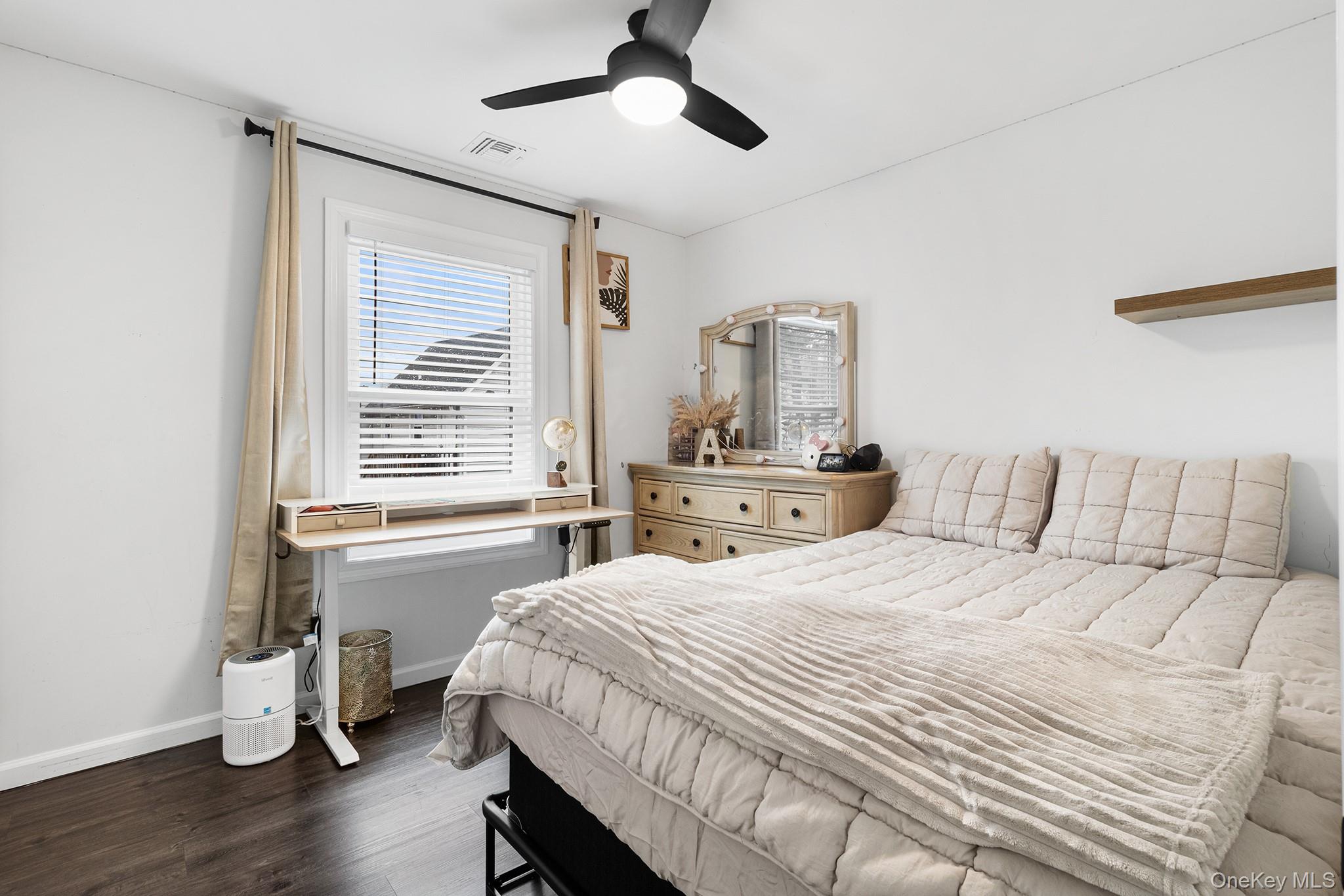 #20 photo, 14 E 5th Street, Huntington , NY 11746