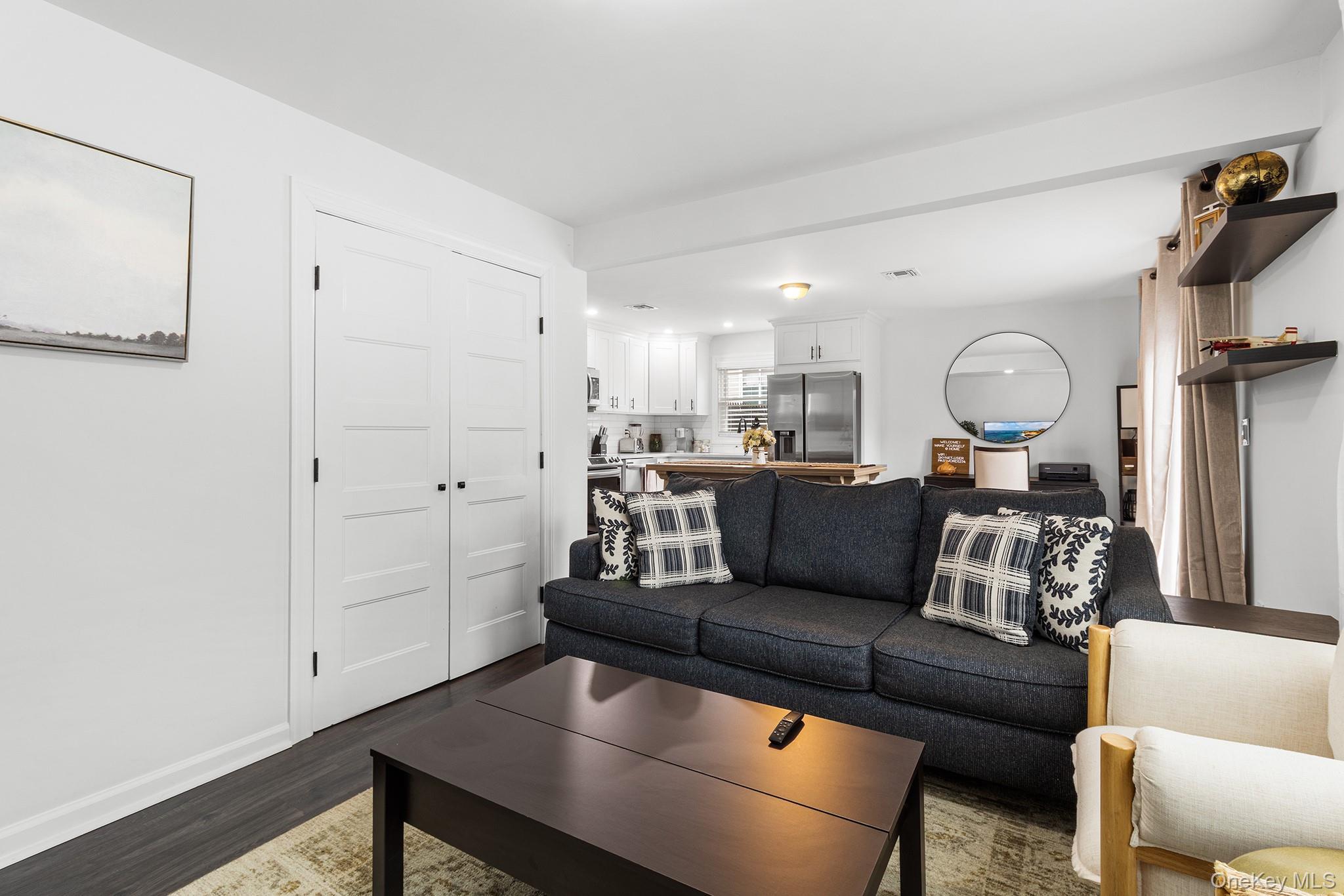 #3 photo, 14 E 5th Street, Huntington , NY 11746