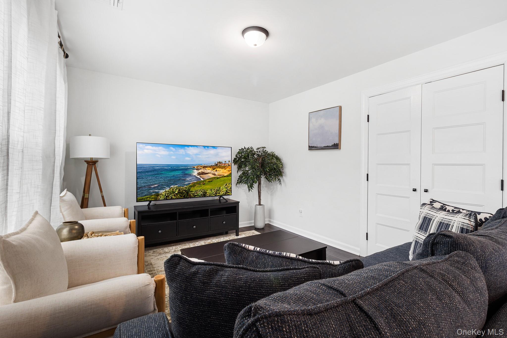 #5 photo, 14 E 5th Street, Huntington , NY 11746