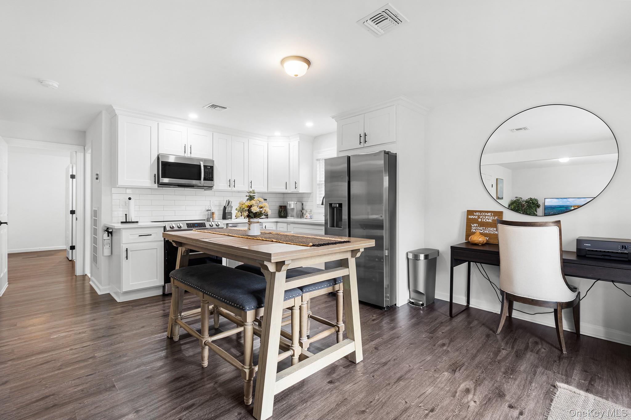 #6 photo, 14 E 5th Street, Huntington , NY 11746