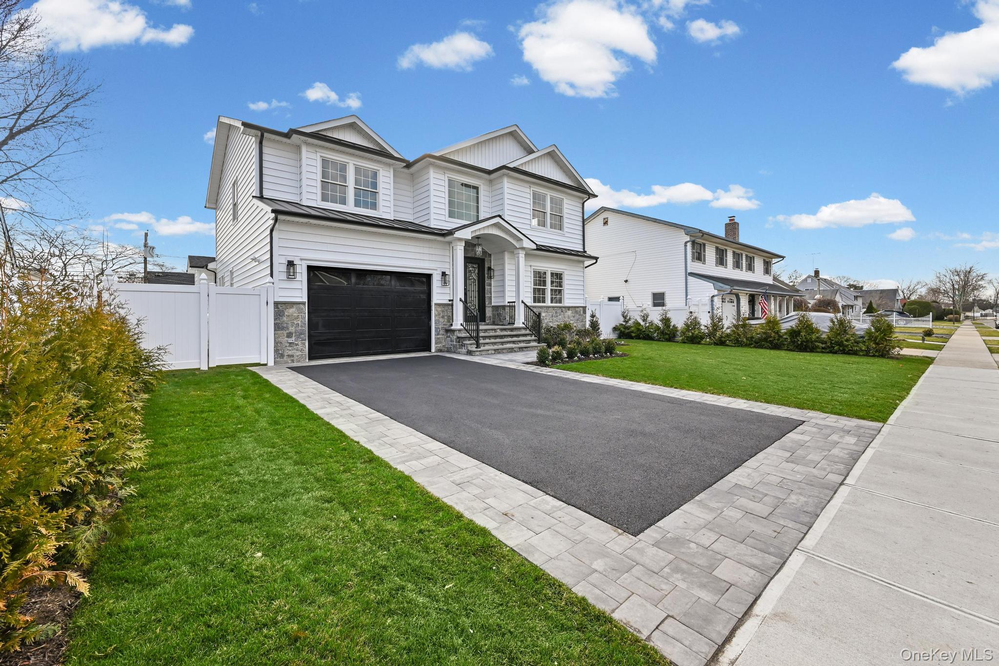 #2 photo, 27 Grape Lane, Hicksville , NY 11801