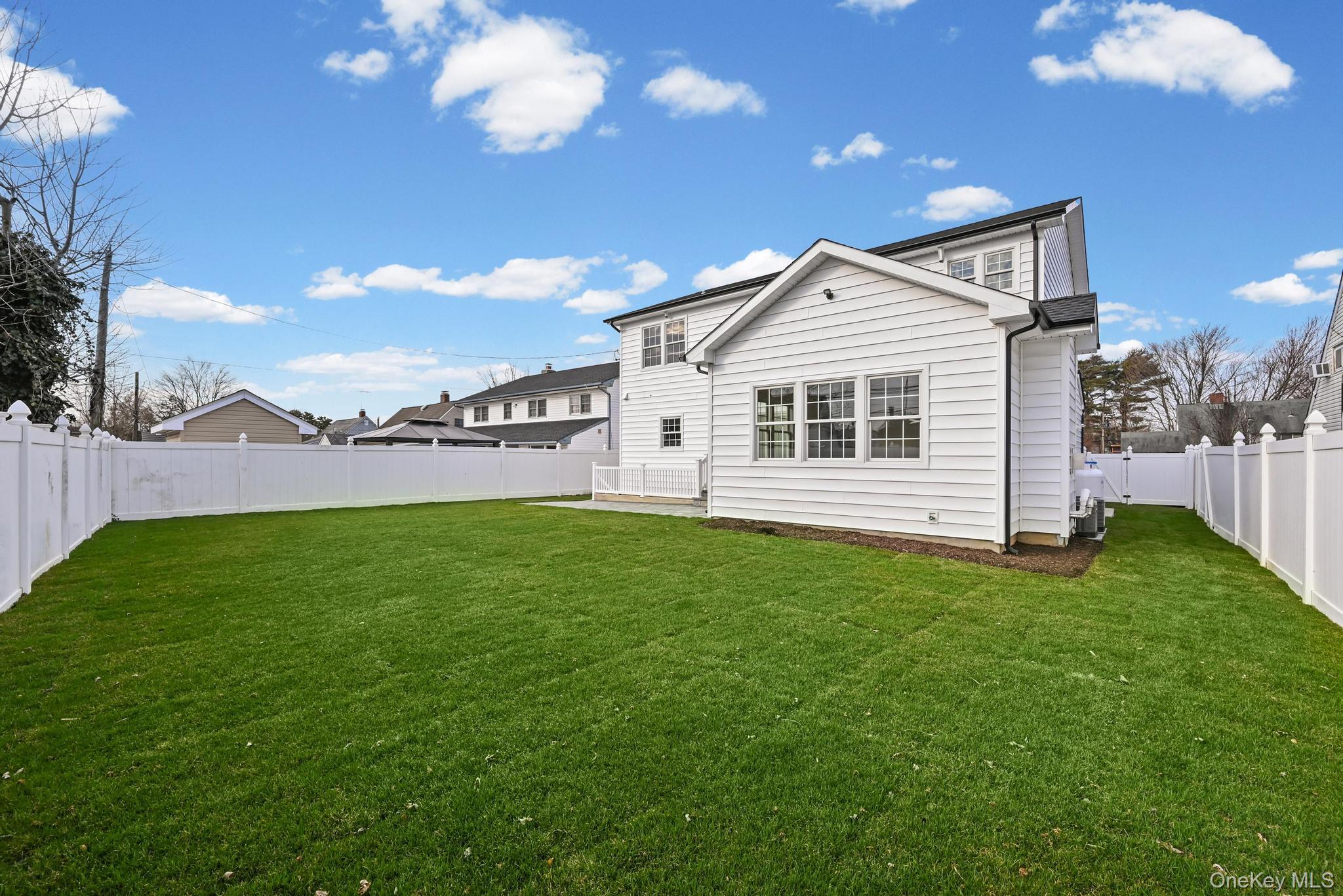 #3 photo, 27 Grape Lane, Hicksville , NY 11801