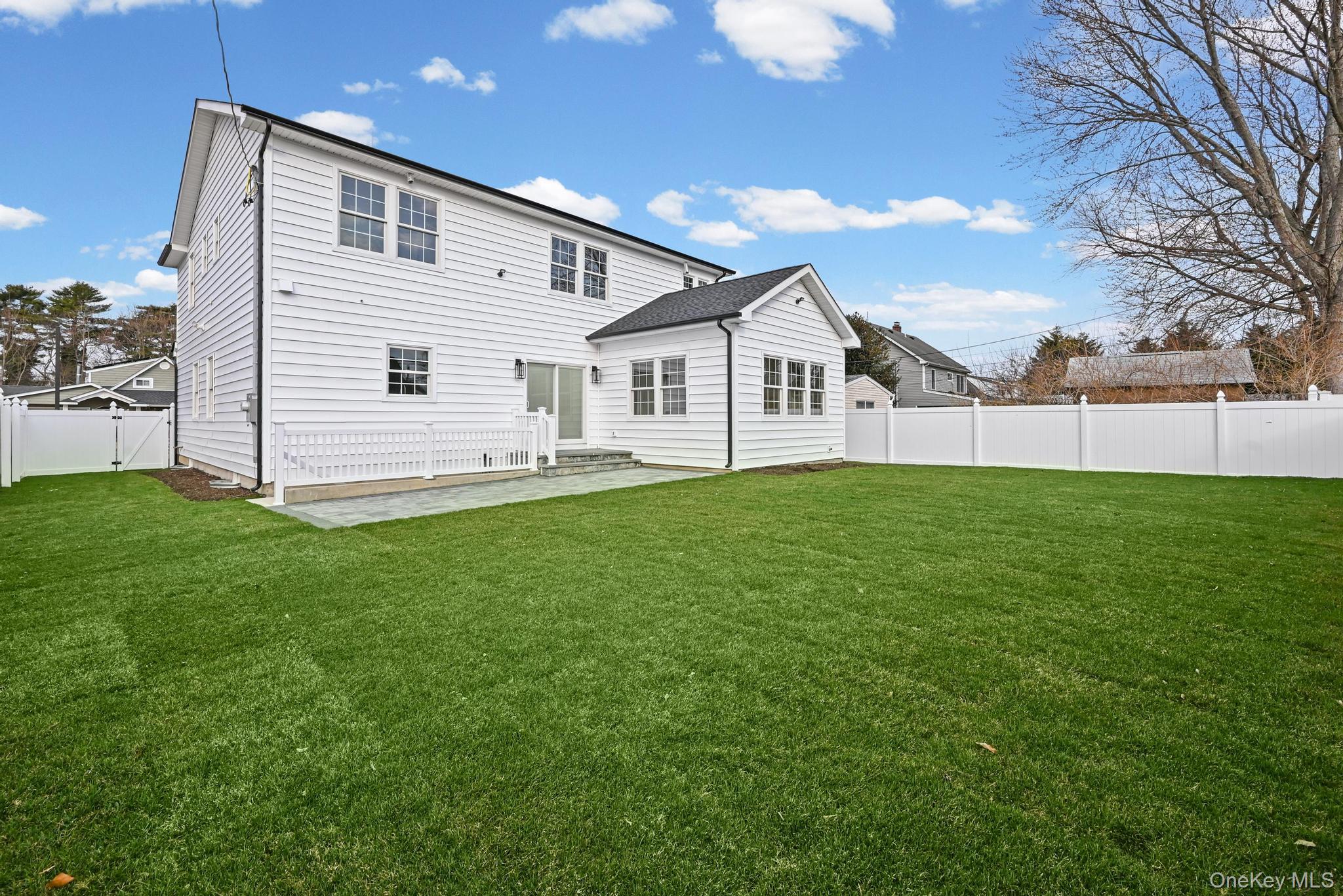 #4 photo, 27 Grape Lane, Hicksville , NY 11801