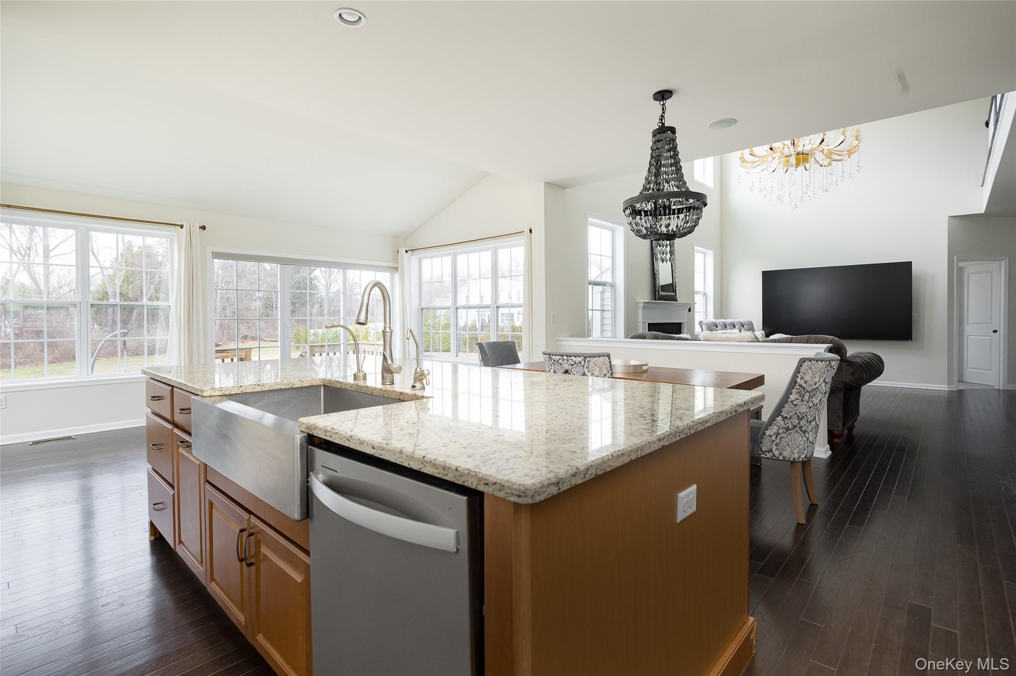 #15 photo, 27 E Van Buren Way, 紐約州 Hopewell Junction , NY 12533