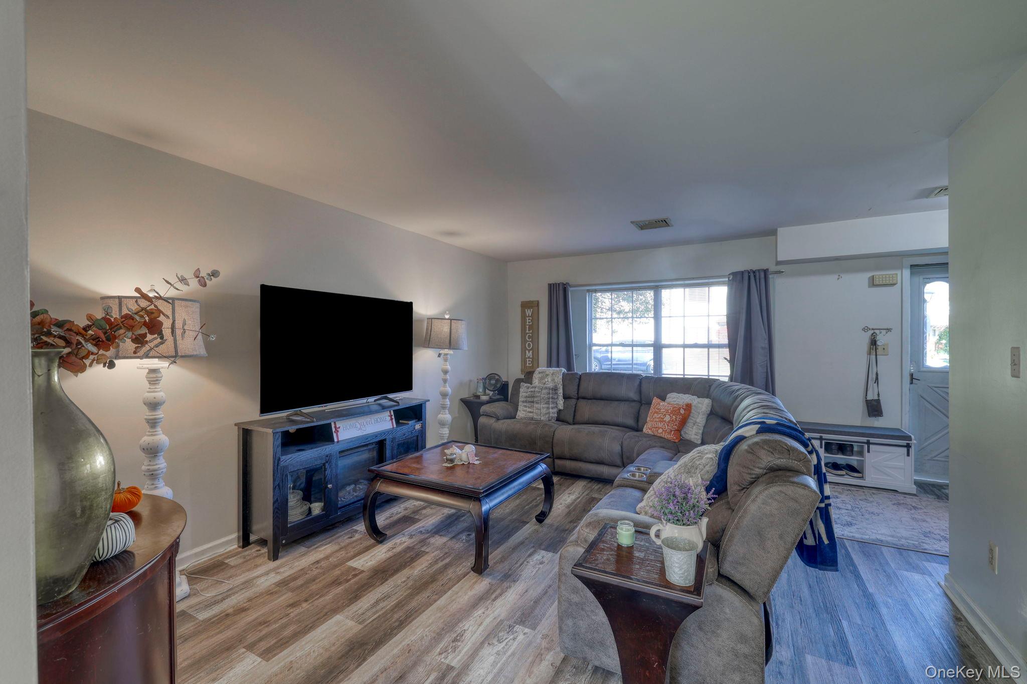 #6 photo, 256 Quassaick Avenue, New Windsor , NY 12553