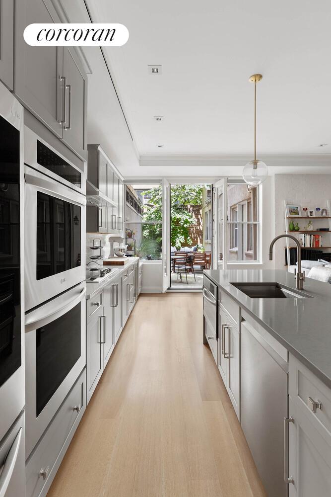 #7 photo, 9 E 82ND Street, Upper East Side , NY 10028