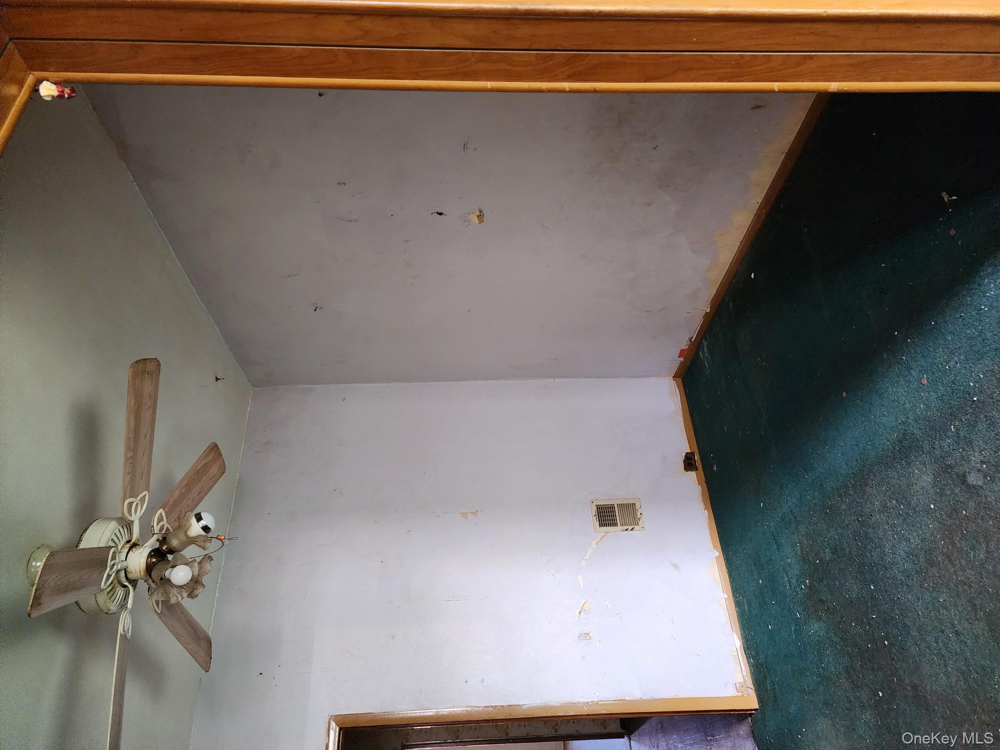 #5 photo, 6161 Eliot Avenue, Middle Village , NY 11379