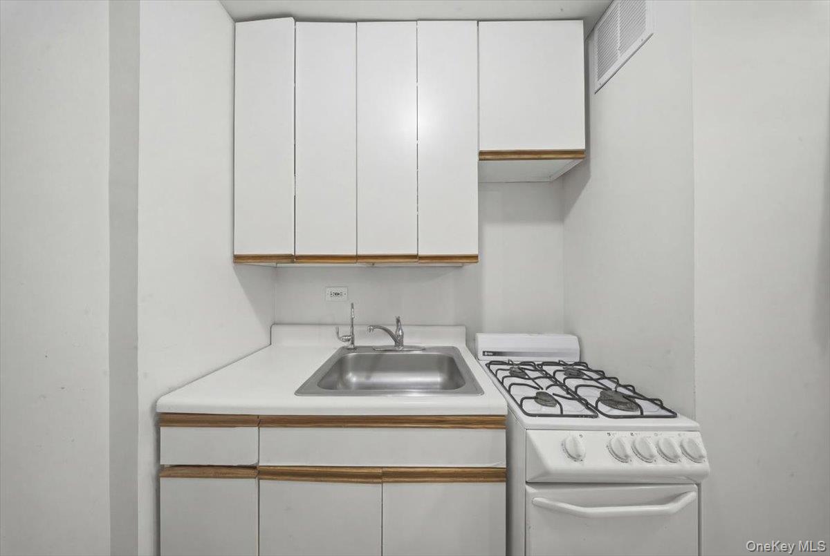 #10 photo, 6692 Selfridge Street, Forest Hills , NY 11375