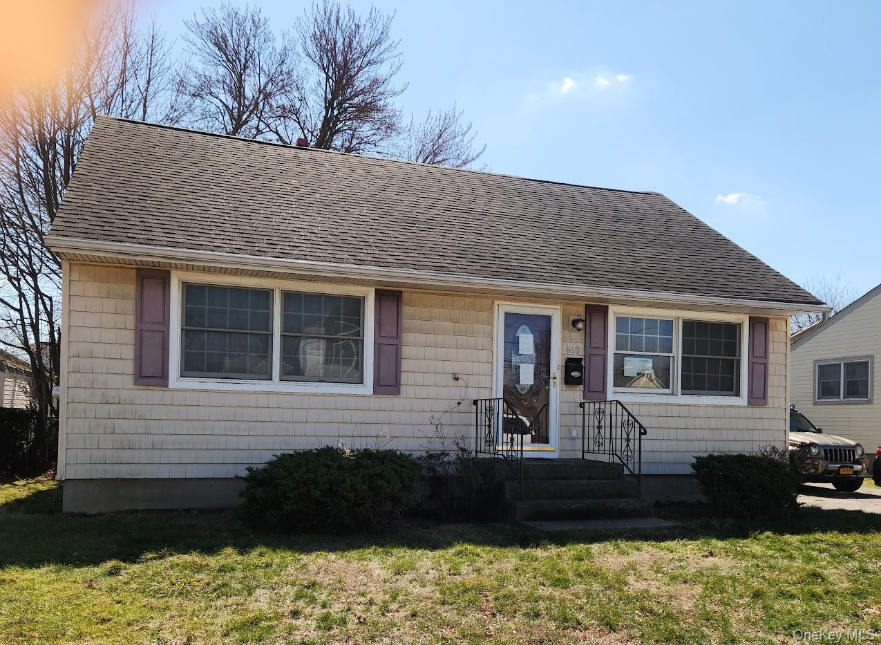 #1 photo, 610 Bermuda Road, West Babylon , NY 11704