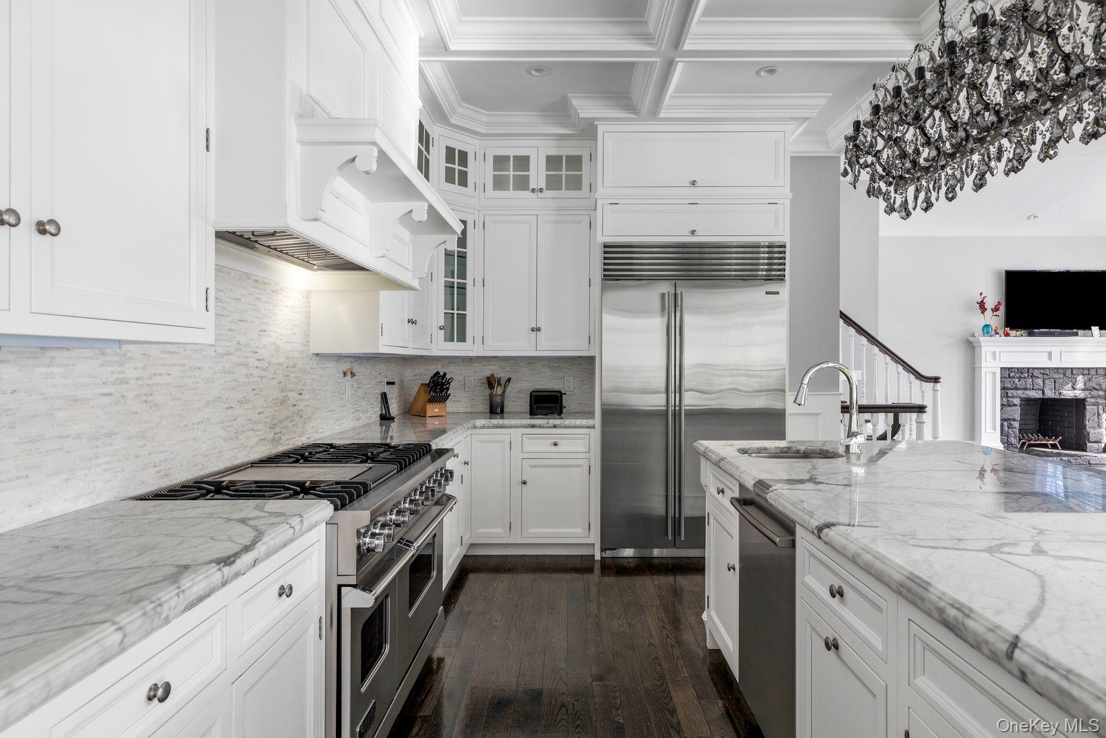 #12 photo, 27 Victorian Lane, Brookville , NY 11545