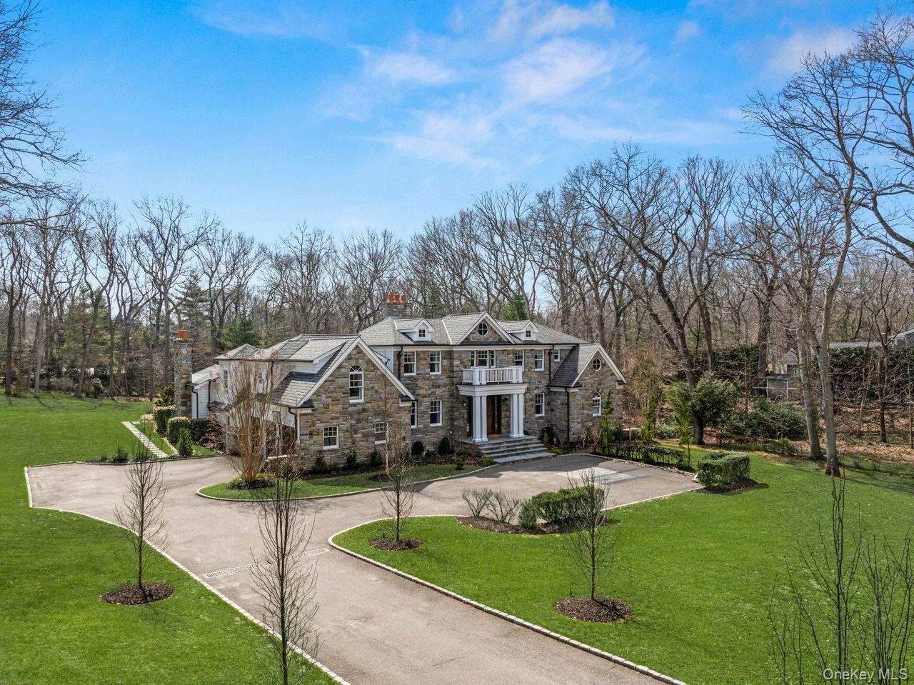 #2 photo, 27 Victorian Lane, Brookville , NY 11545