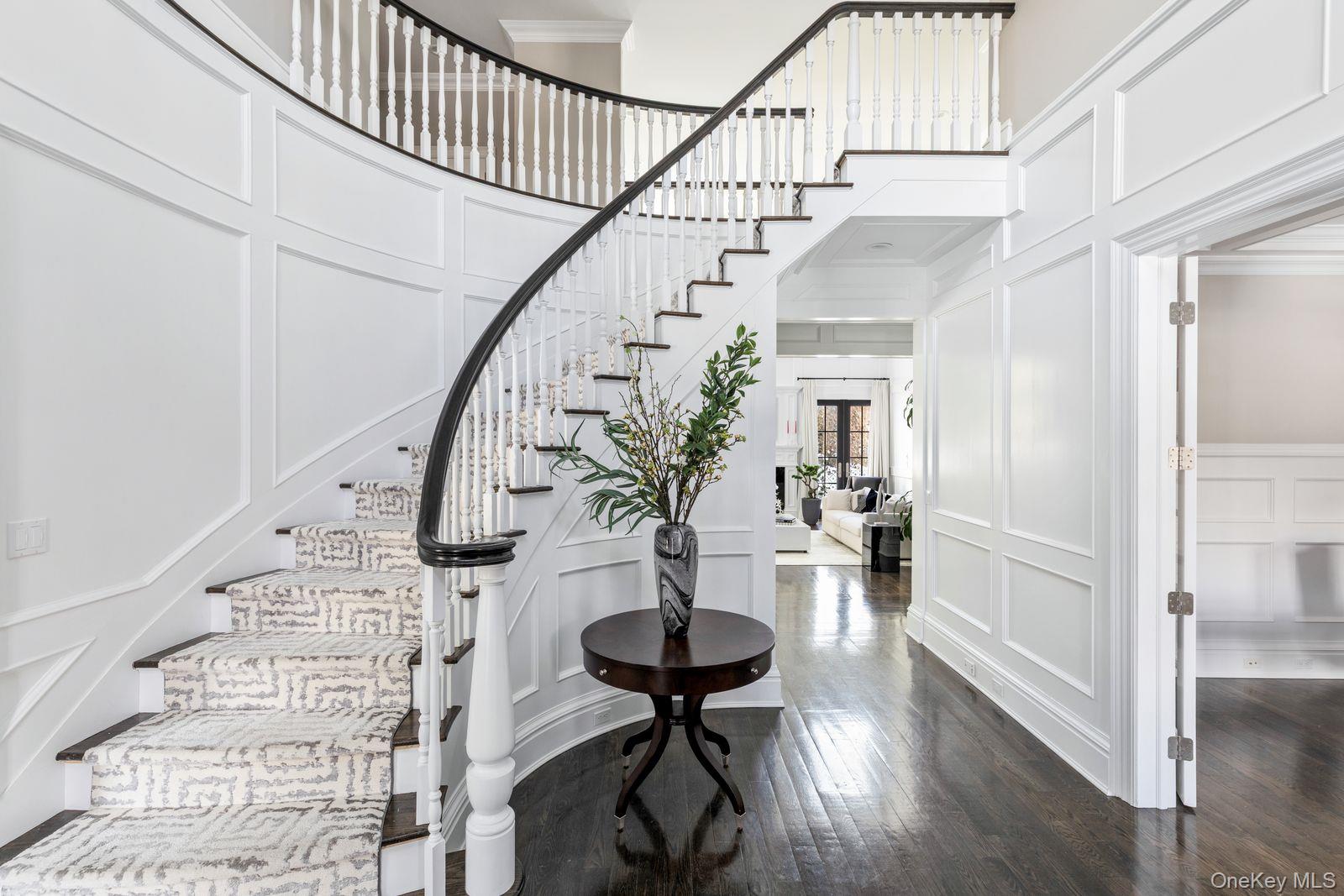 #3 photo, 27 Victorian Lane, Brookville , NY 11545