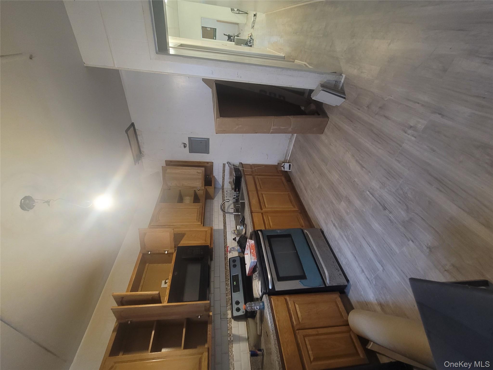 #8 photo, 3553 Holland Avenue, Bronx , NY 10467