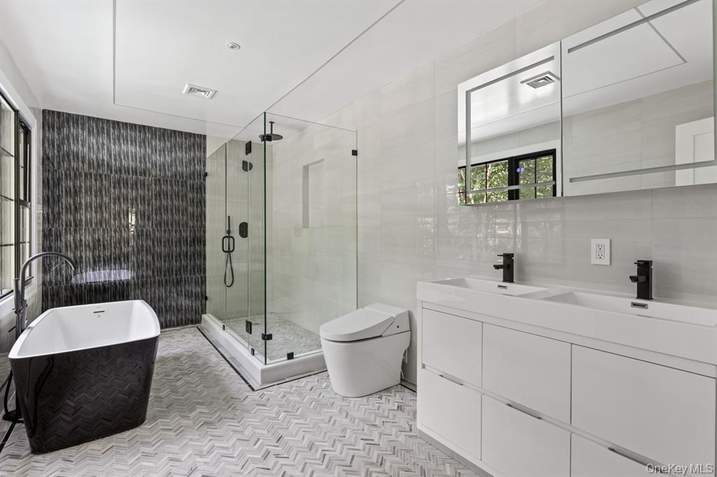 #19 photo, 33 High Farms Road, Glen Head , NY 11545