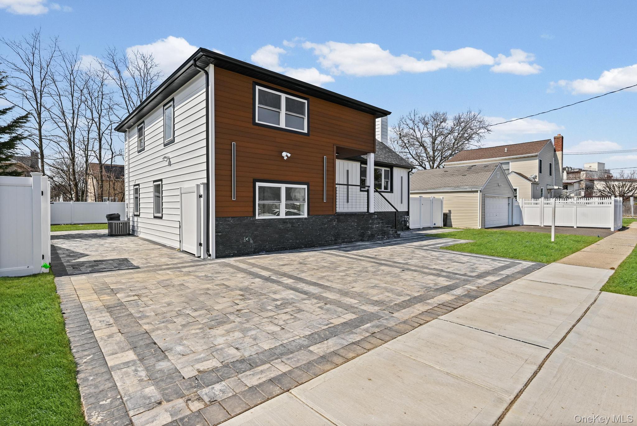 #2 photo, 2292 Vassar Place, Merrick , NY 11566