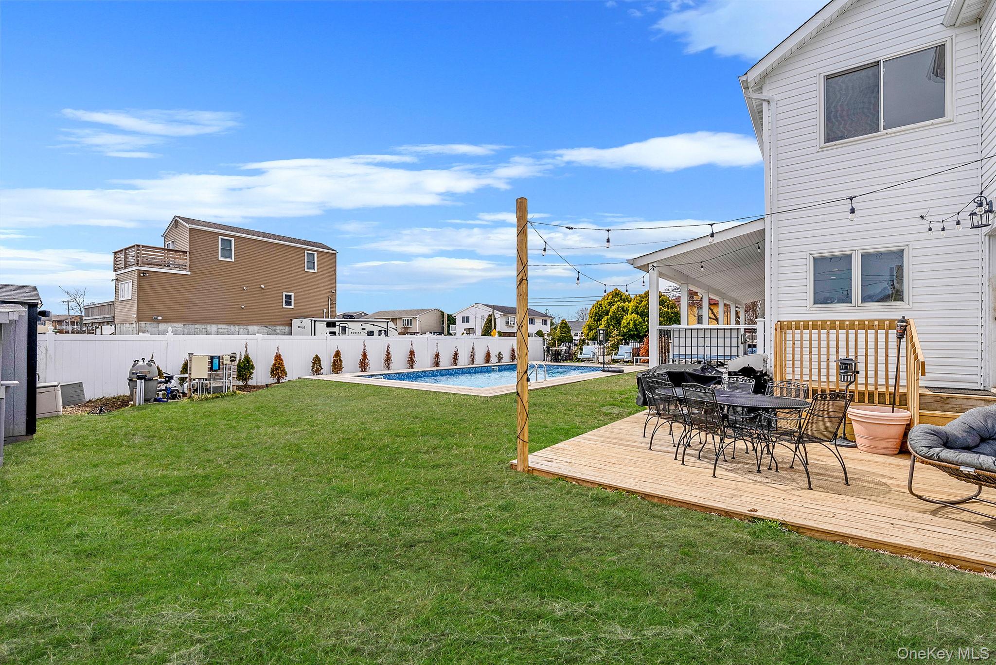 #12 photo, 794 Pecan Street, سوفولك Lindenhurst , NY 11757