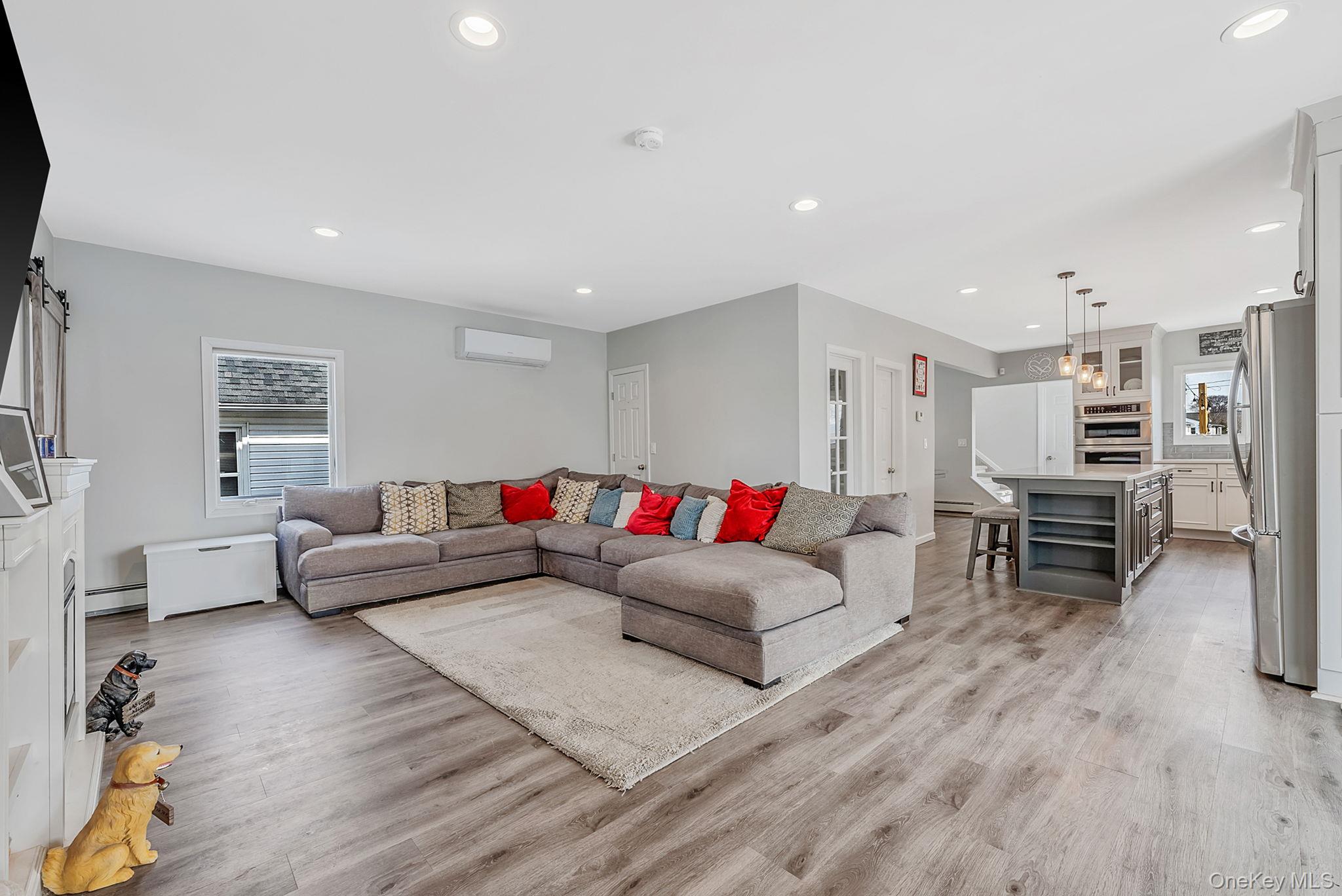 #17 photo, 794 Pecan Street, سوفولك Lindenhurst , NY 11757