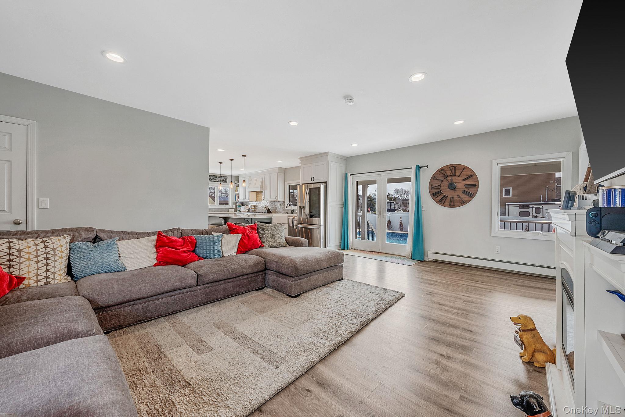 #18 photo, 794 Pecan Street, سوفولك Lindenhurst , NY 11757