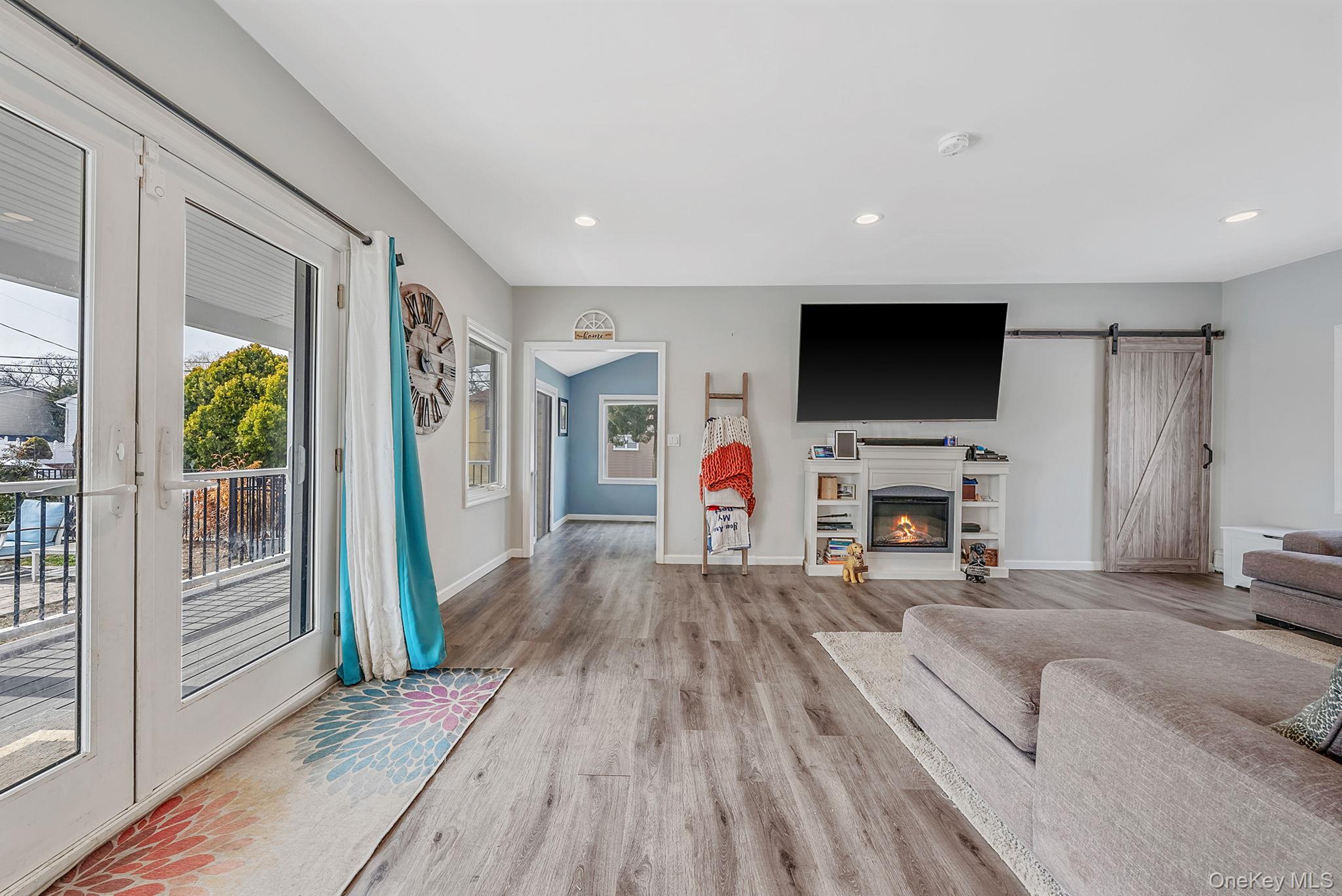 #19 photo, 794 Pecan Street, سوفولك Lindenhurst , NY 11757