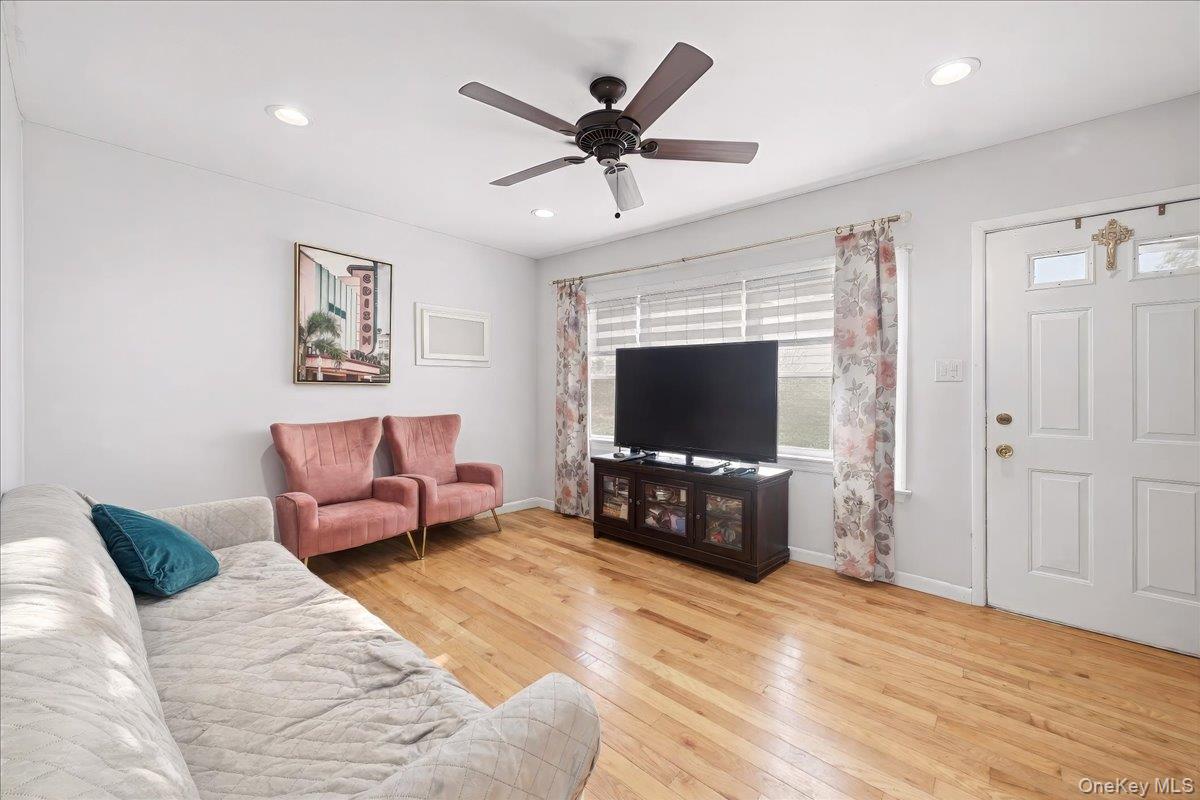 #4 photo, 208 Woodworth Avenue, Yonkers , NY 10701