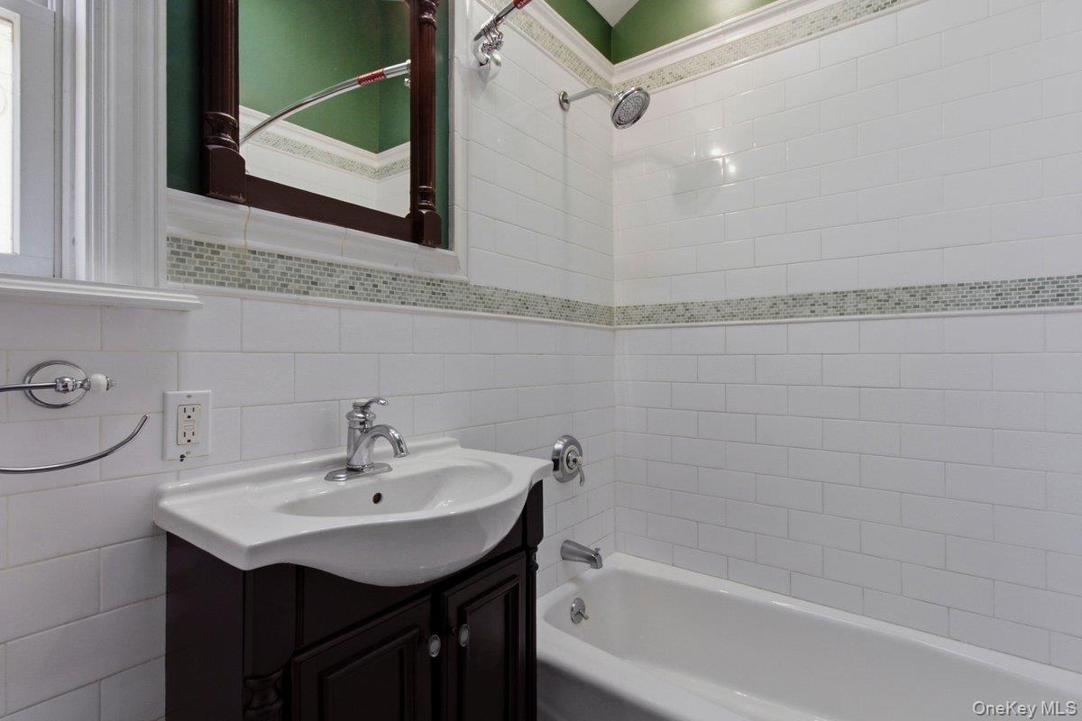 #17 photo, 246 Tibbetts Road, Yonkers , NY 10705