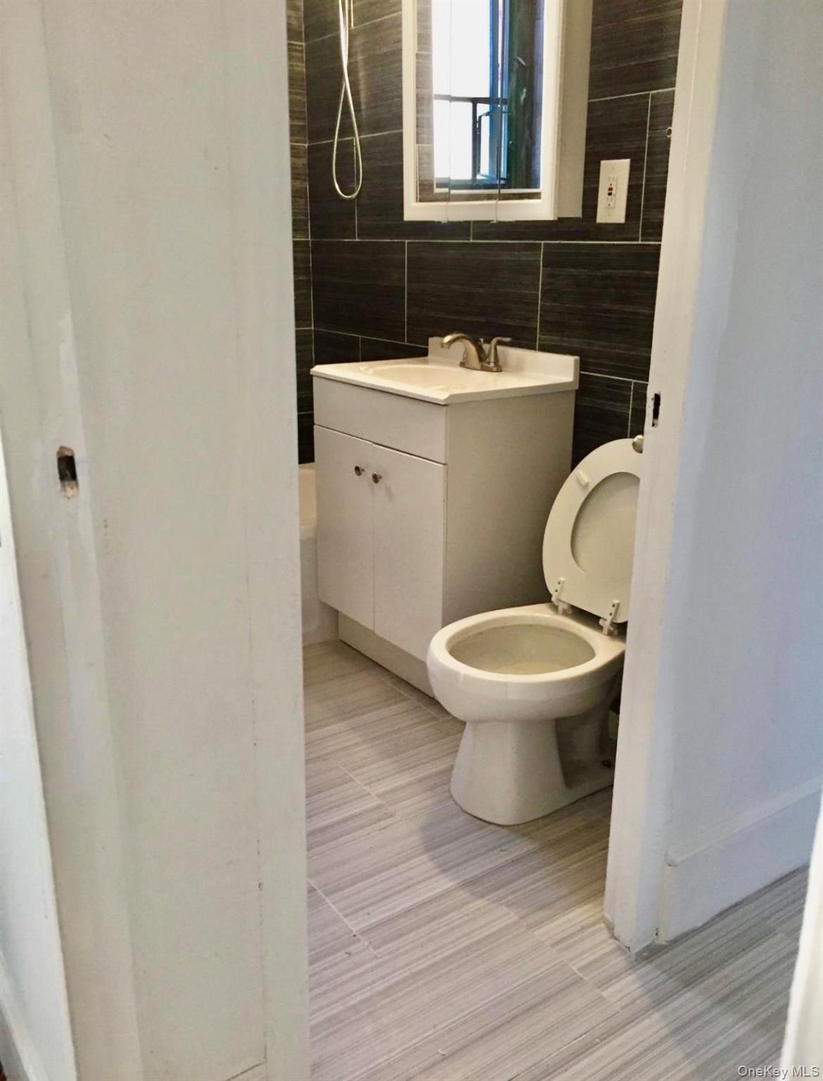 #10 photo, 1594 Metropolitan Avenue, Bronx , NY 10462