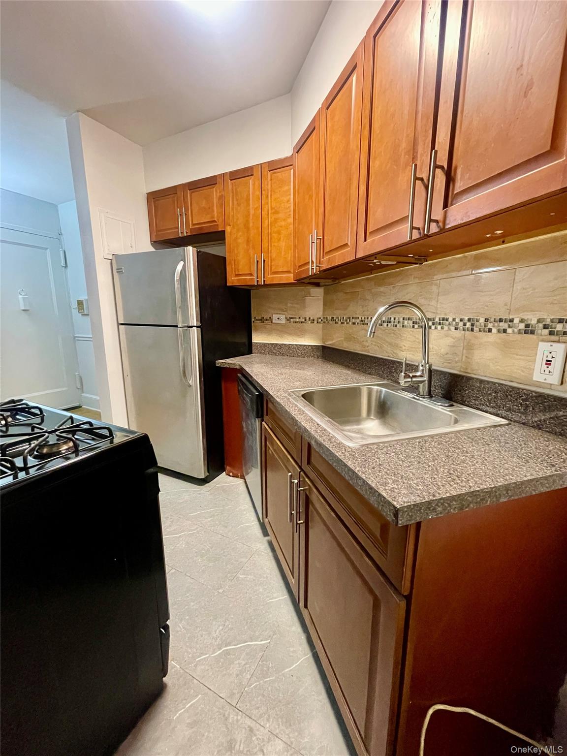 #2 photo, 1594 Metropolitan Avenue, Bronx , NY 10462