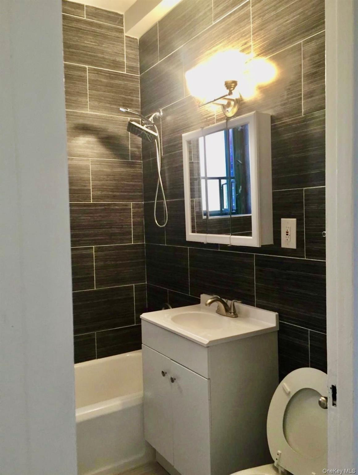 #9 photo, 1594 Metropolitan Avenue, Bronx , NY 10462