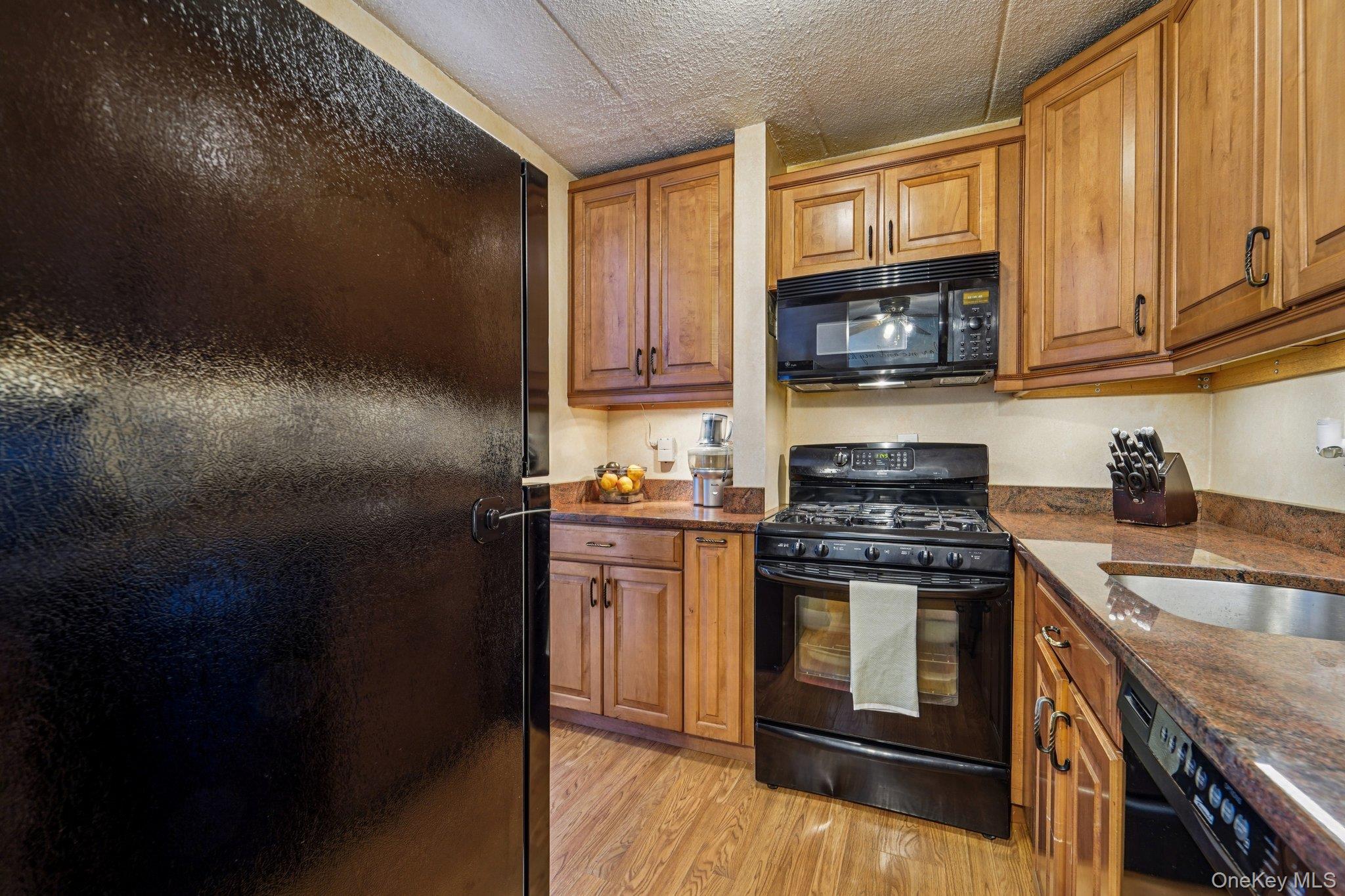 #13 photo, 1085 Warburton Avenue, Yonkers , NY 10701