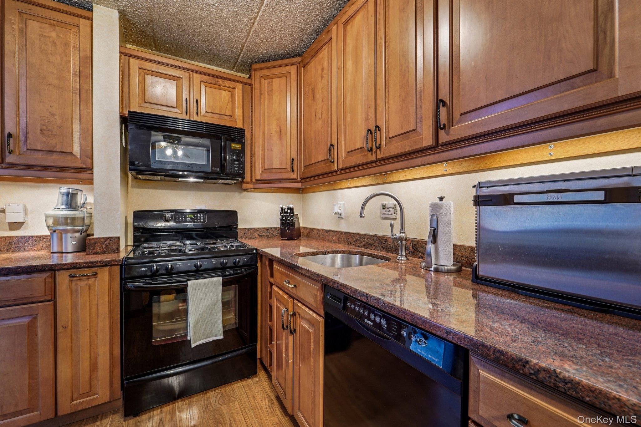 #14 photo, 1085 Warburton Avenue, Yonkers , NY 10701