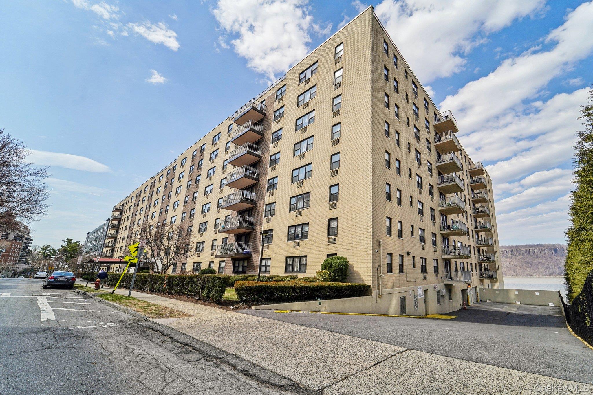 #3 photo, 1085 Warburton Avenue, Yonkers , NY 10701