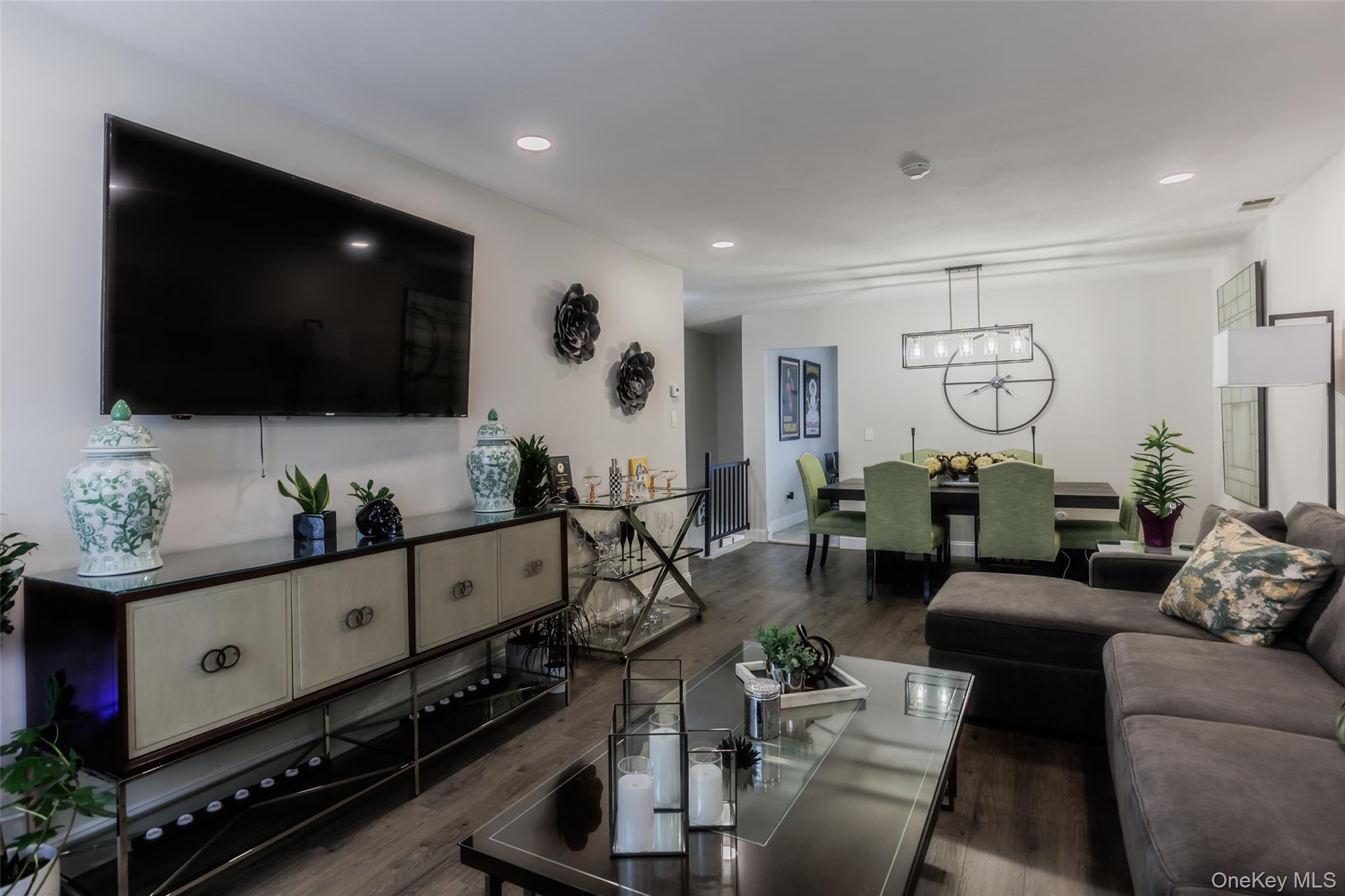 #5 photo, 172 Pointe Circle, Coram , NY 11727