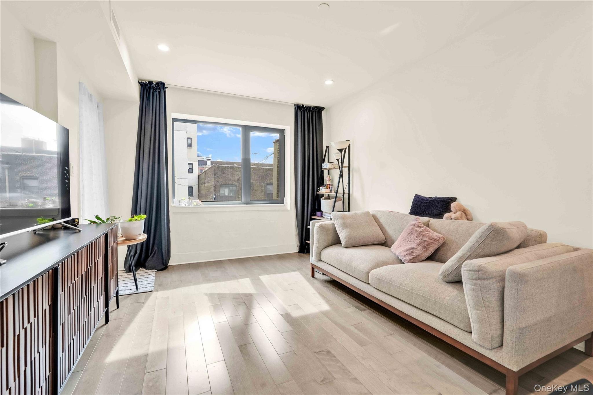 #6 photo, 31-41 29th Street, Astoria , NY 11106