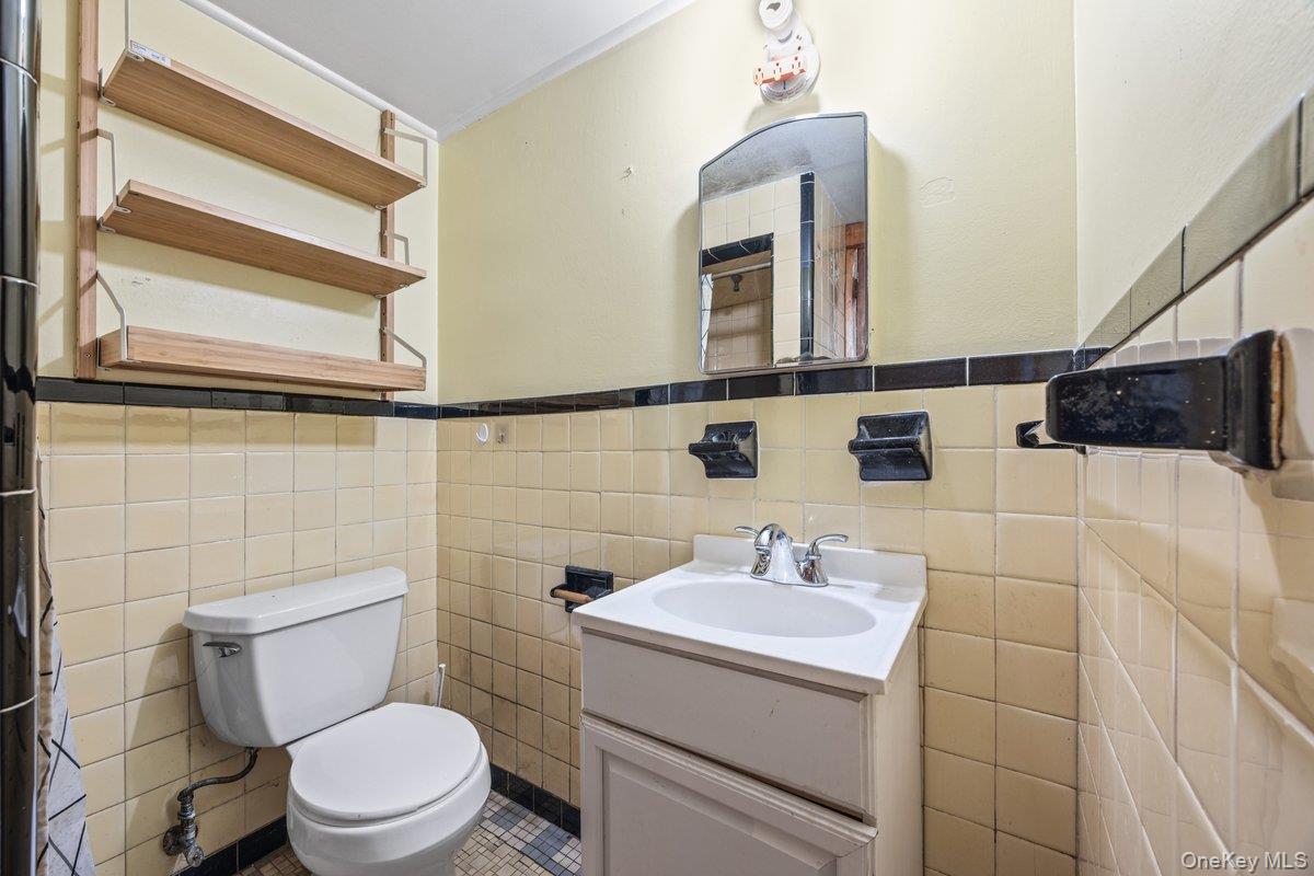 #13 photo, 100 Memphis Avenue, Floral Park , NY 11001