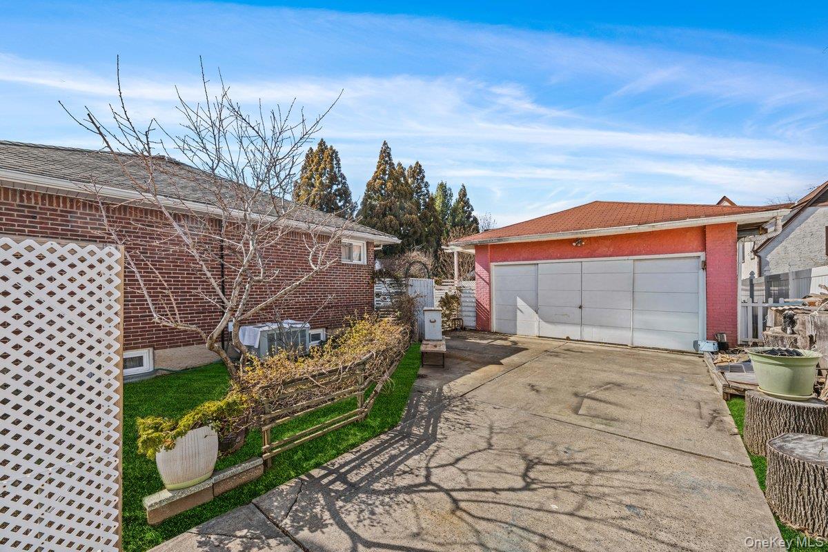 #15 photo, 100 Memphis Avenue, Floral Park , NY 11001