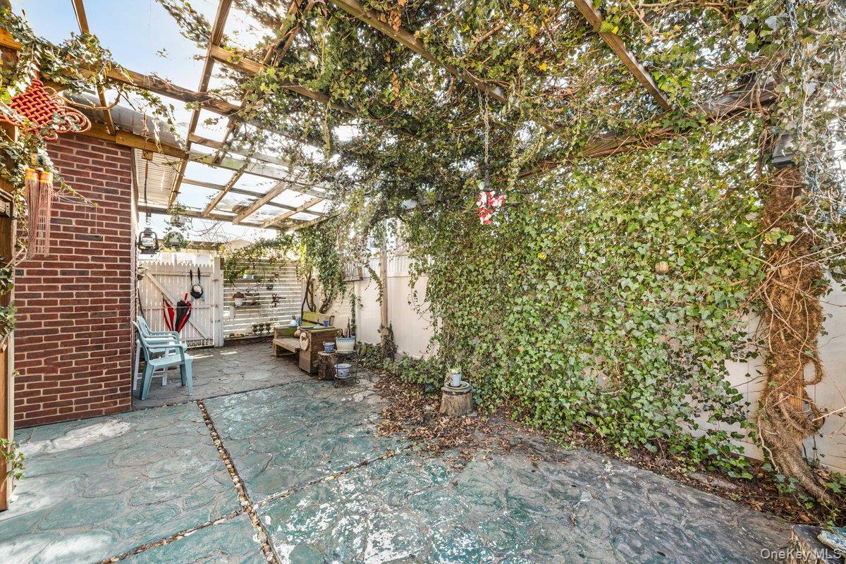 #16 photo, 100 Memphis Avenue, Floral Park , NY 11001