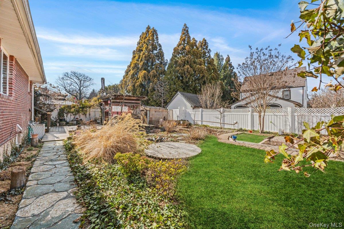 #18 photo, 100 Memphis Avenue, Floral Park , NY 11001