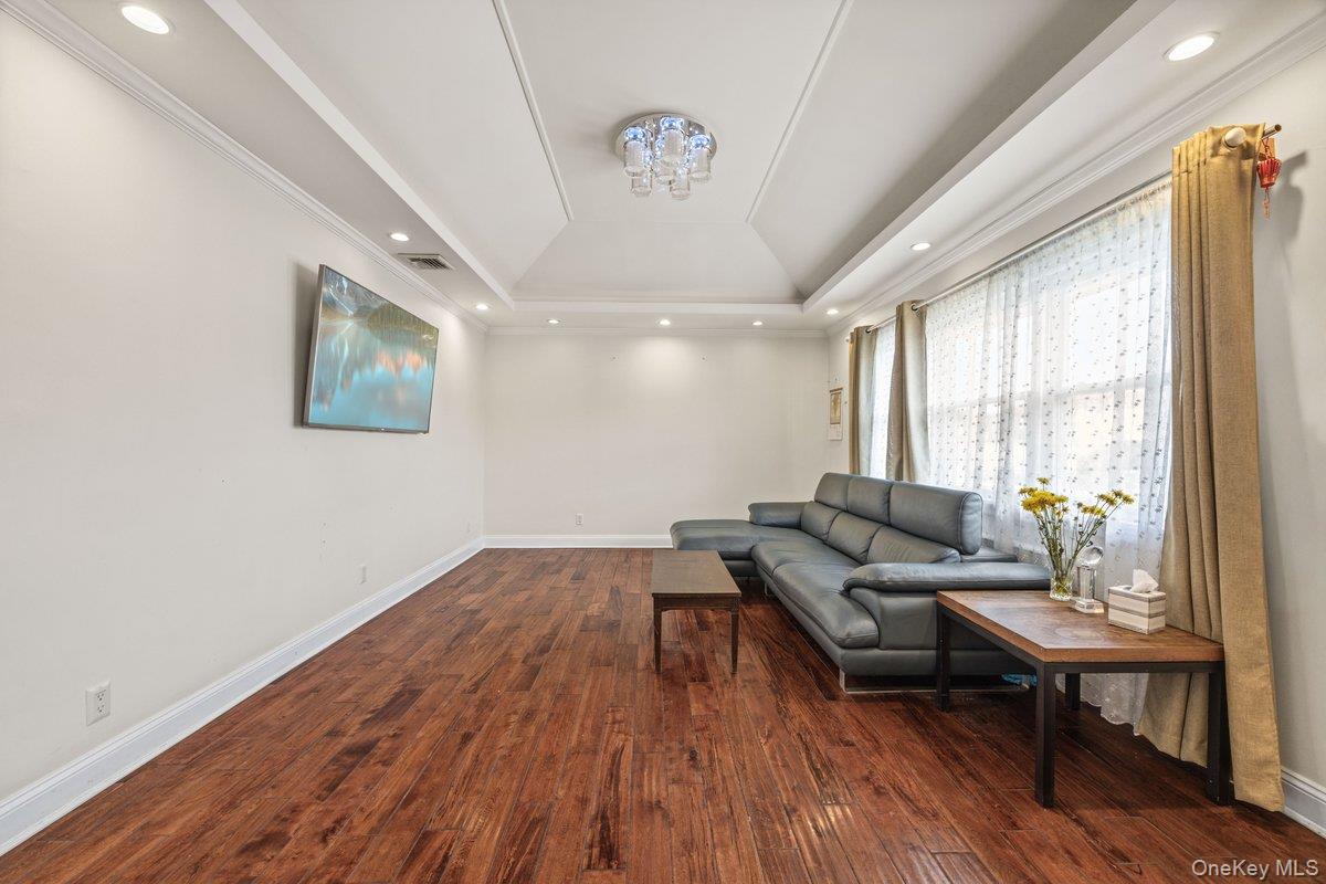 #4 photo, 100 Memphis Avenue, Floral Park , NY 11001