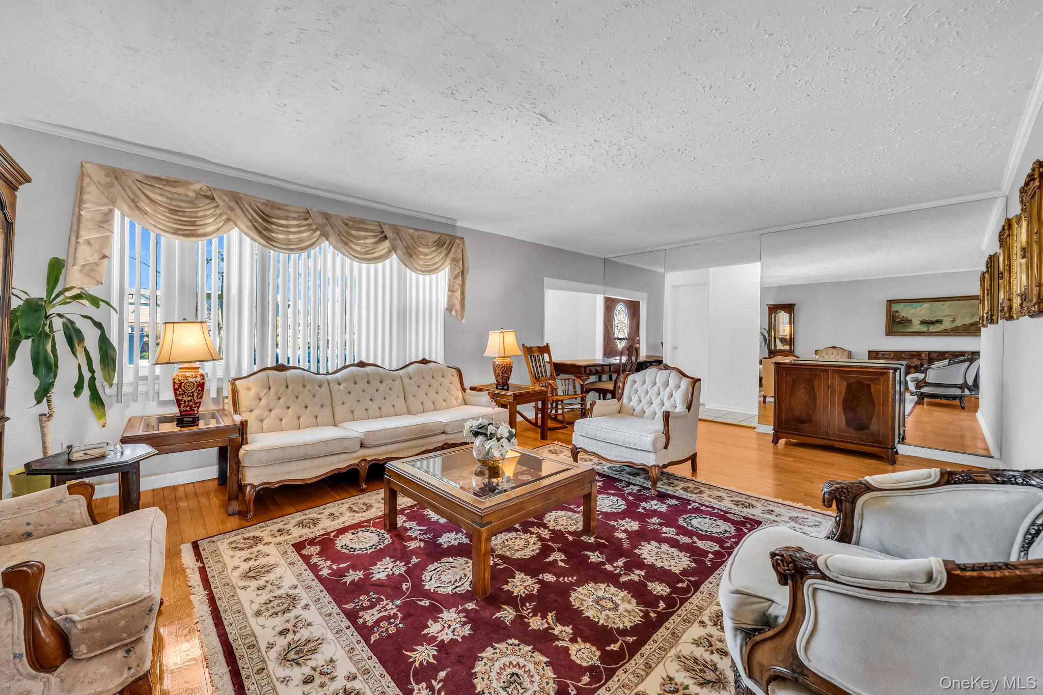 #13 photo, 600 Astor Street, ナッソー郡 Elmont , NY 11003